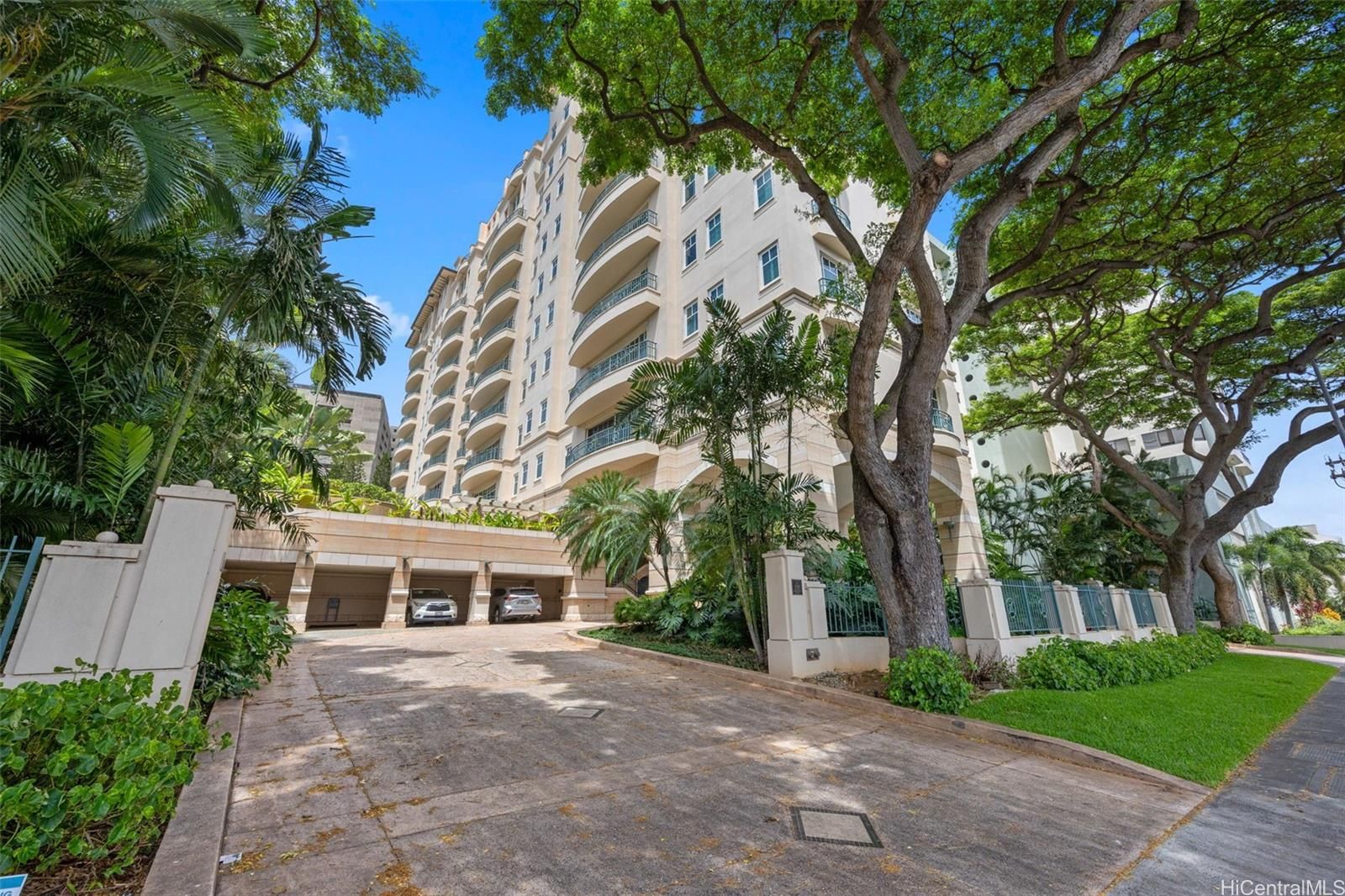 Courtyards at Punahou Unit 1 in MOILIILI