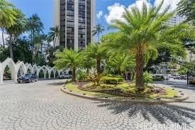 Liliuokalani Gardens Unit II1811 in WAIKIKI