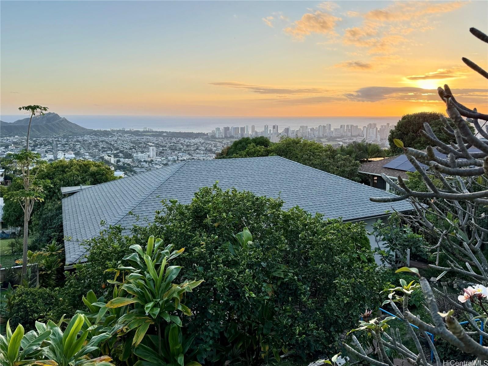 3655 Nihipali Pl , Honolulu, HI, 96816 in MAUNALANI HEIGHTS