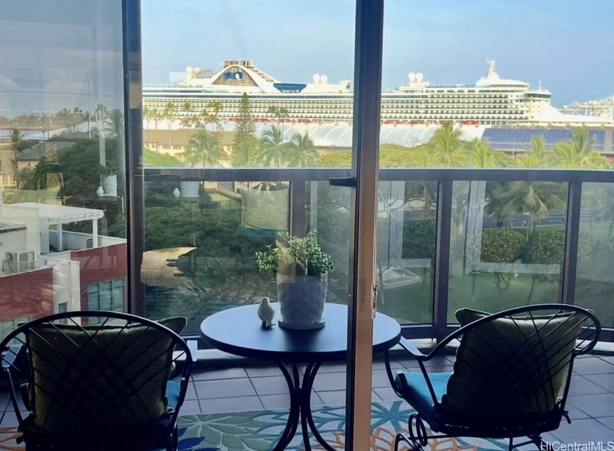One Waterfront Tower Unit 601 in KAKAAKO