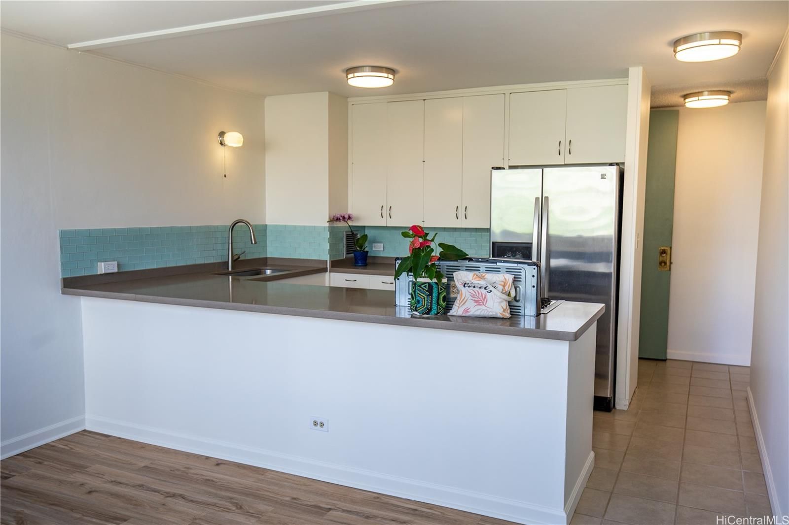 Makiki Holiday Unit 302 in MAKIKI AREA