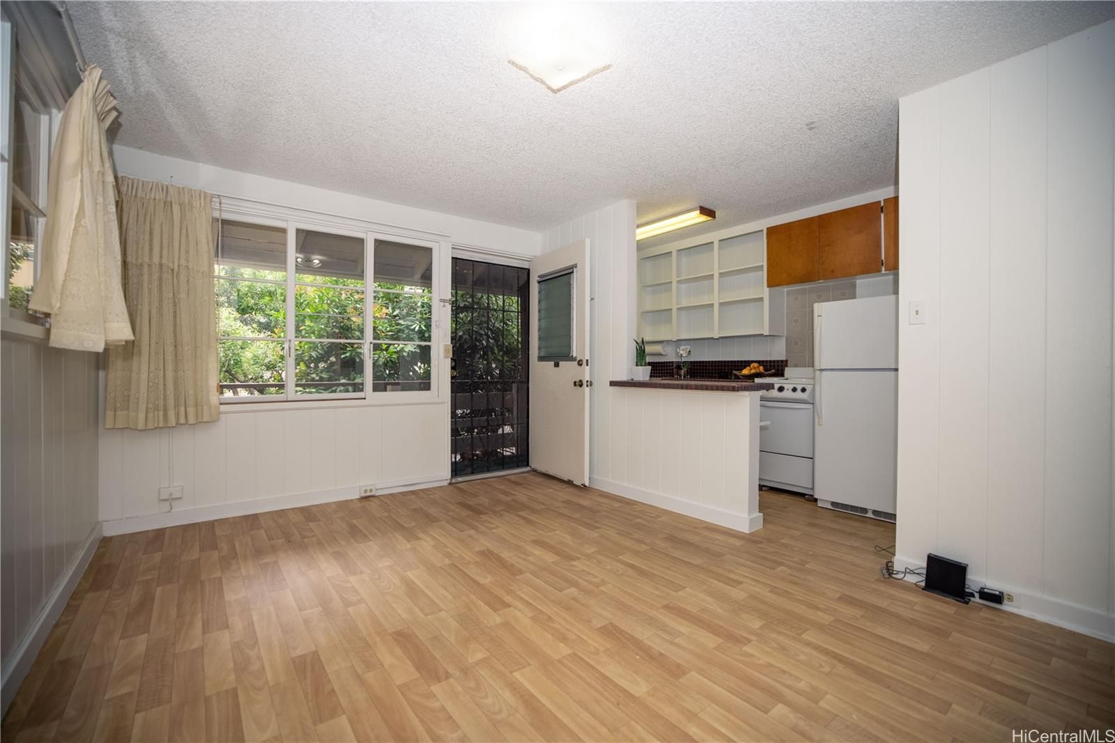 Promenade Unit 207 in WAIKIKI