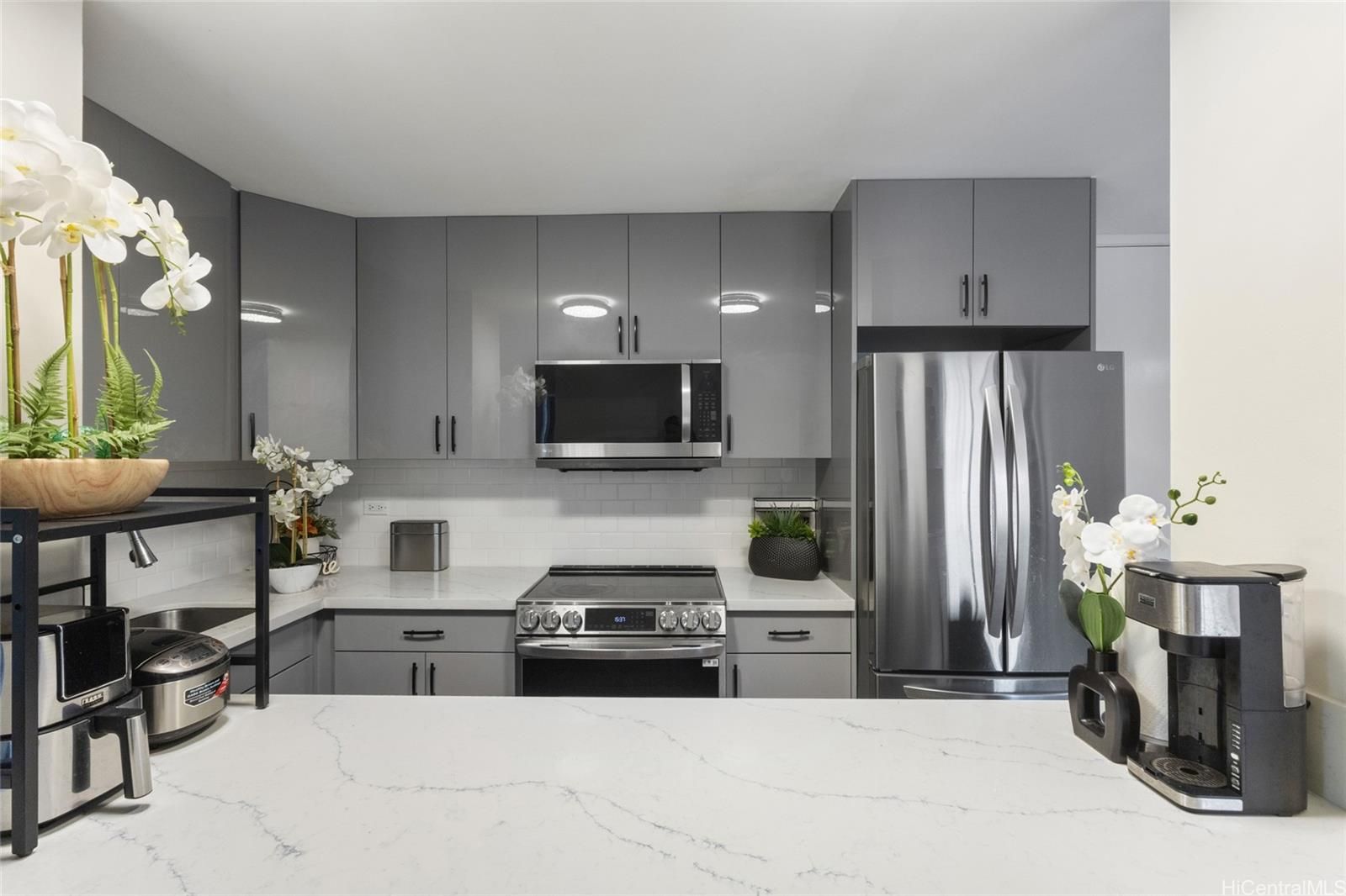 Jason Apartments Unit 602 in PUNAHOU
