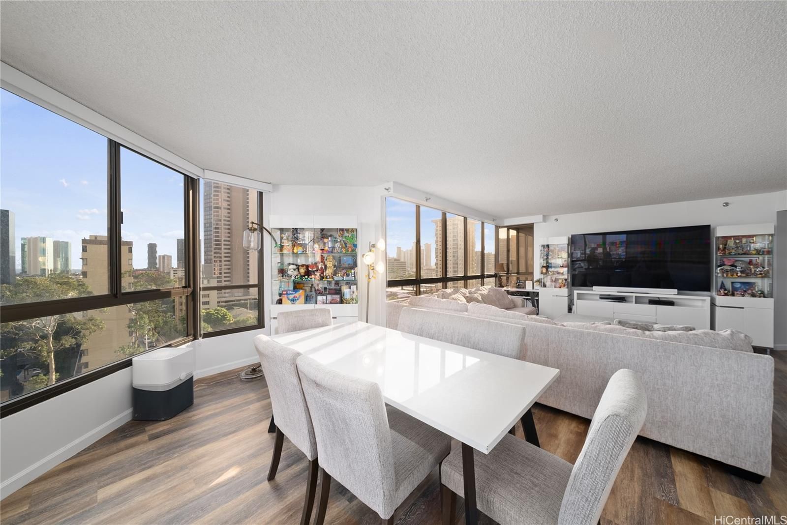 Continental Plaza Unit 702 in PUNCHBOWL AREA