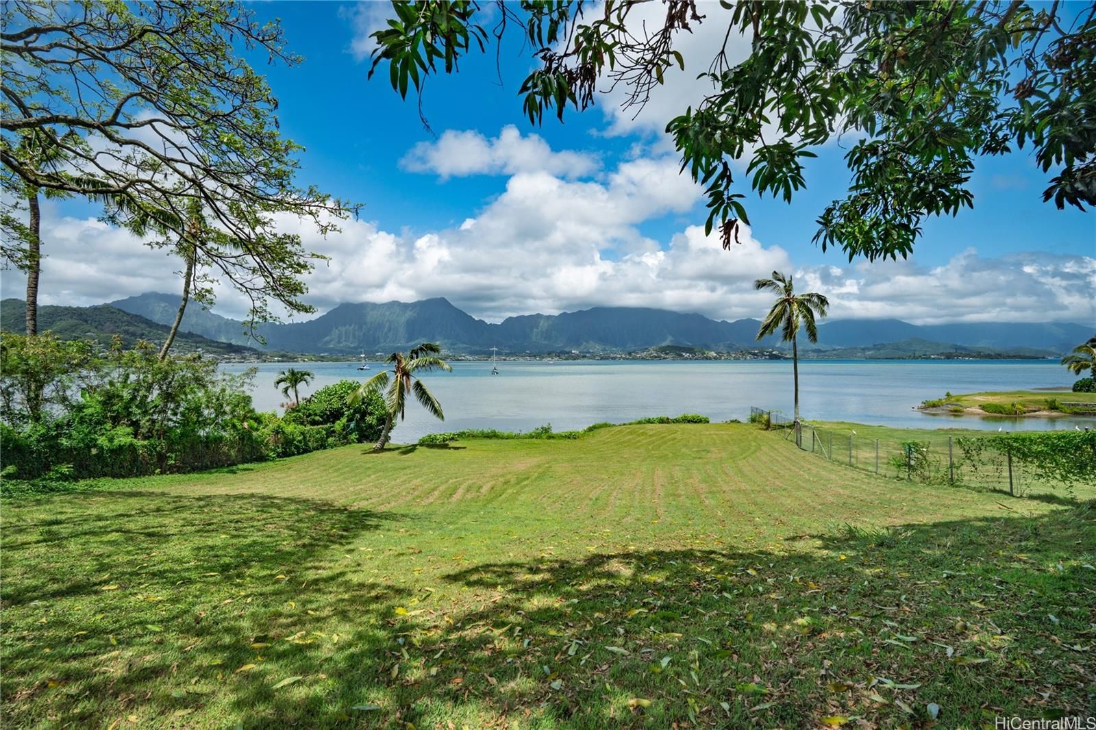 44-375 Kaneohe Bay Dr , Kaneohe, HI, 96744 in MAHINUI