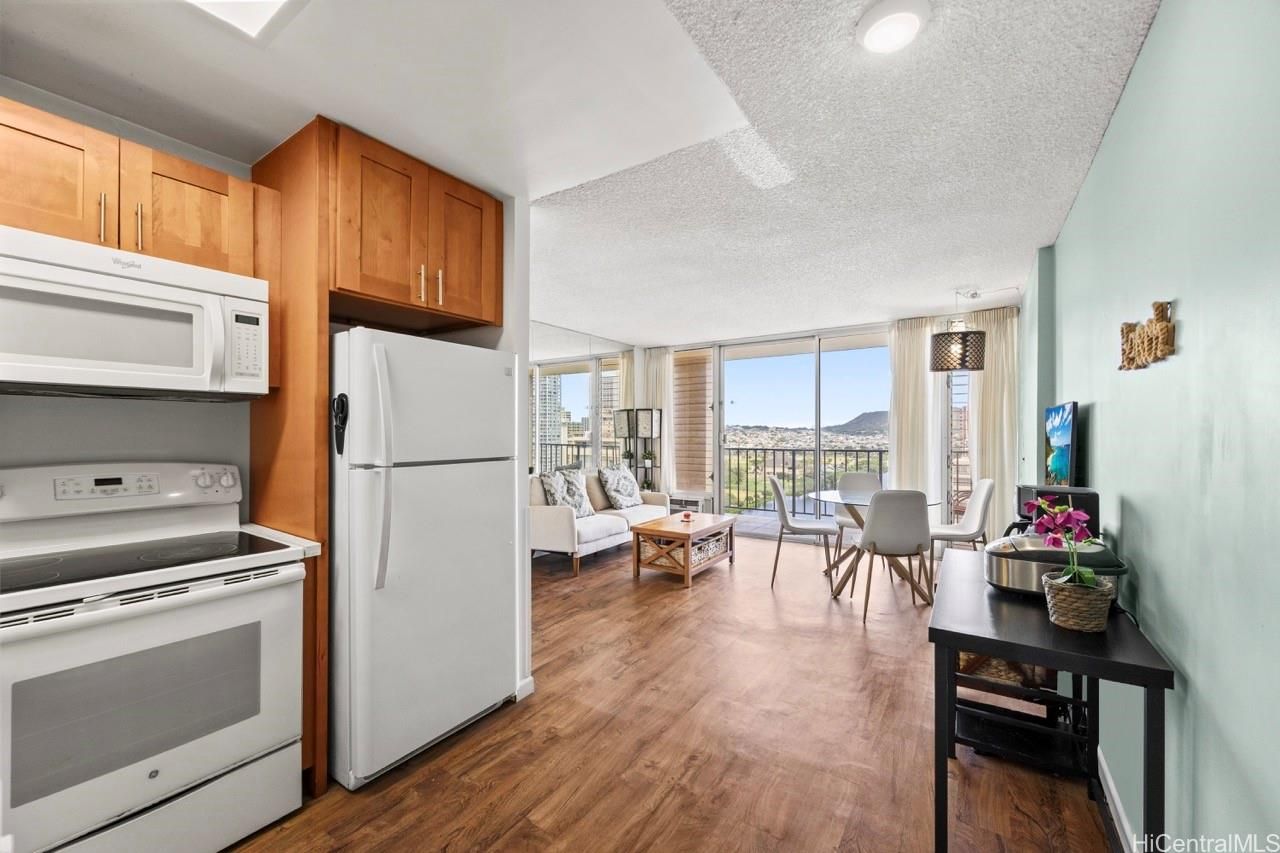 Fairway Villa Unit 1917 in WAIKIKI