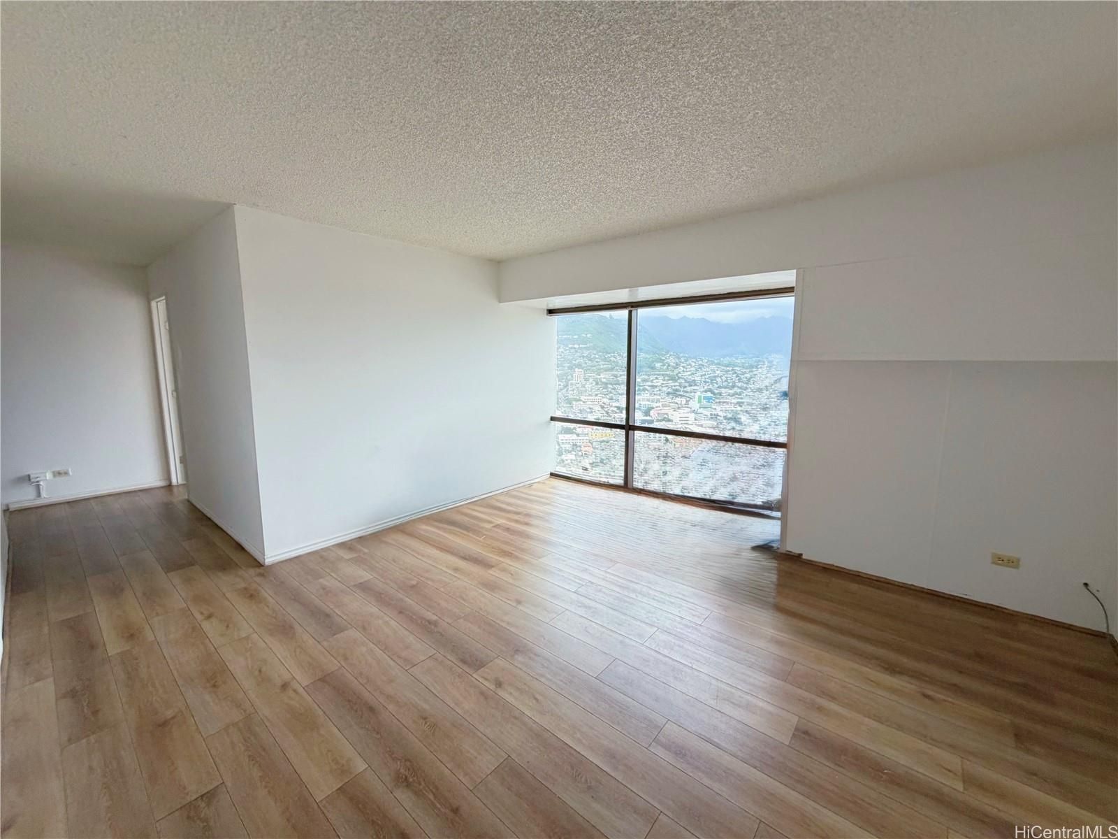 Century Center Unit 3403 in MCCULLY