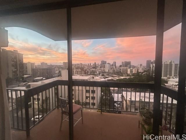 Makikilani Plaza Unit 704 in PUNCHBOWL AREA