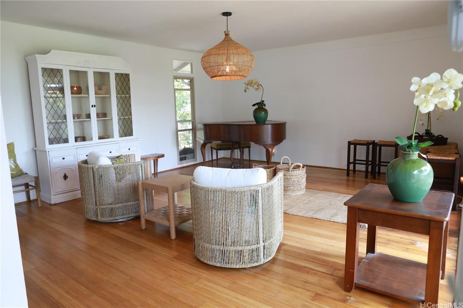 1587 Lehia St , Honolulu, HI, 96818 in FOSTER VILLAGE