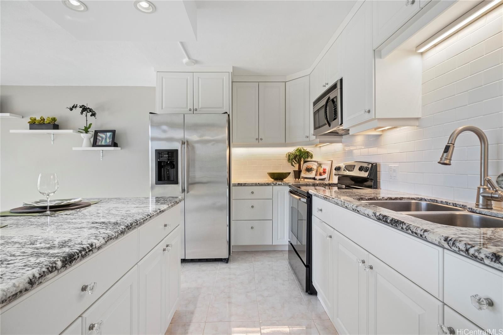 Queen Emma Gardens Unit 1223 in DOWNTOWN