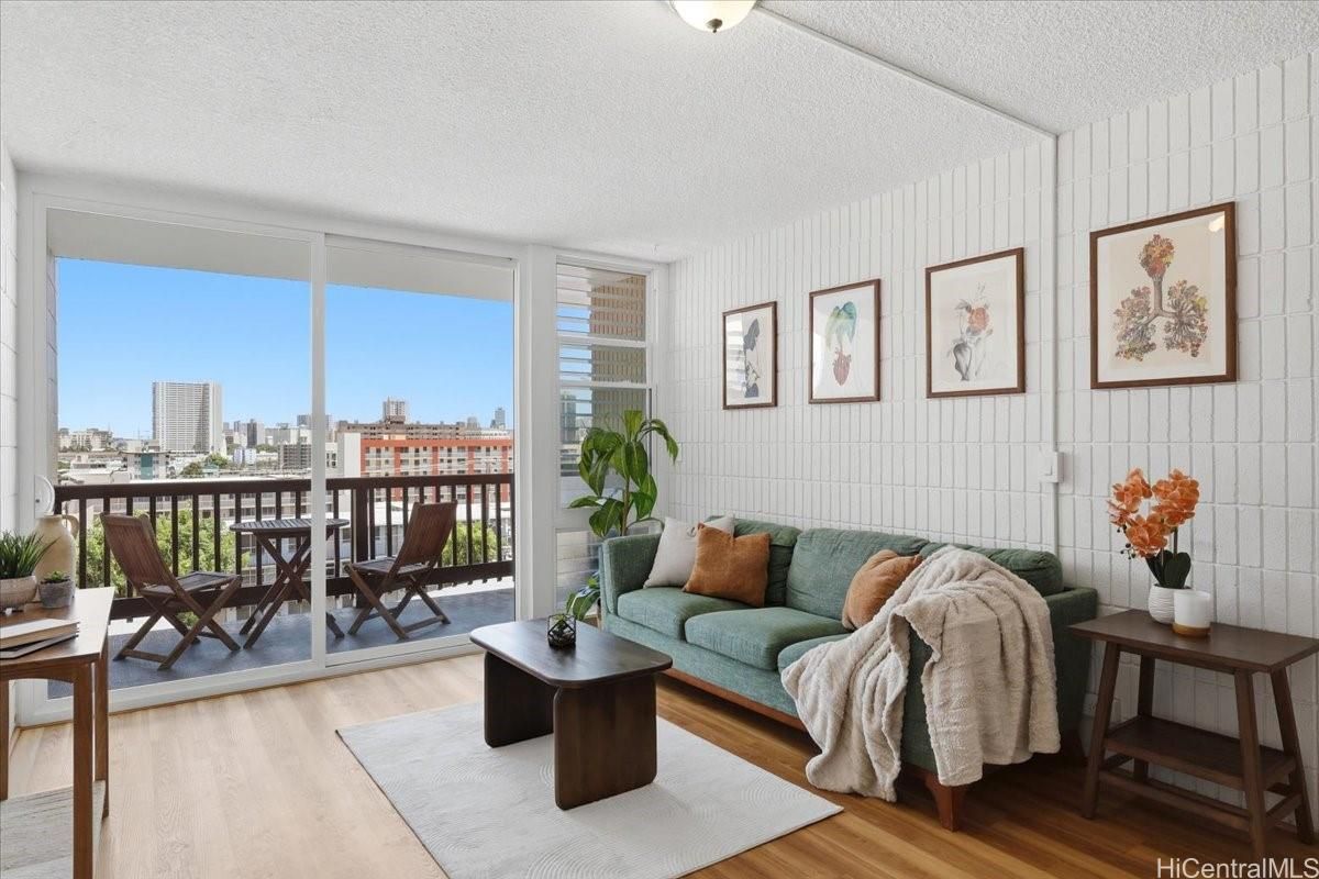 Pensacola Gardens Unit 304 in MAKIKI AREA