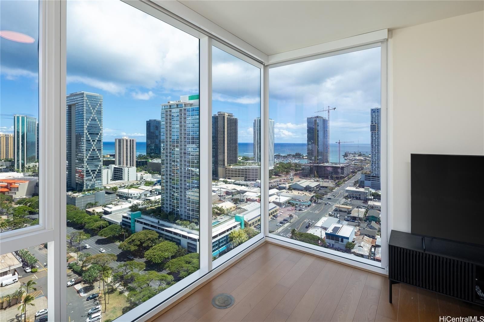 Symphony Honolulu Unit 2703 in KAKAAKO