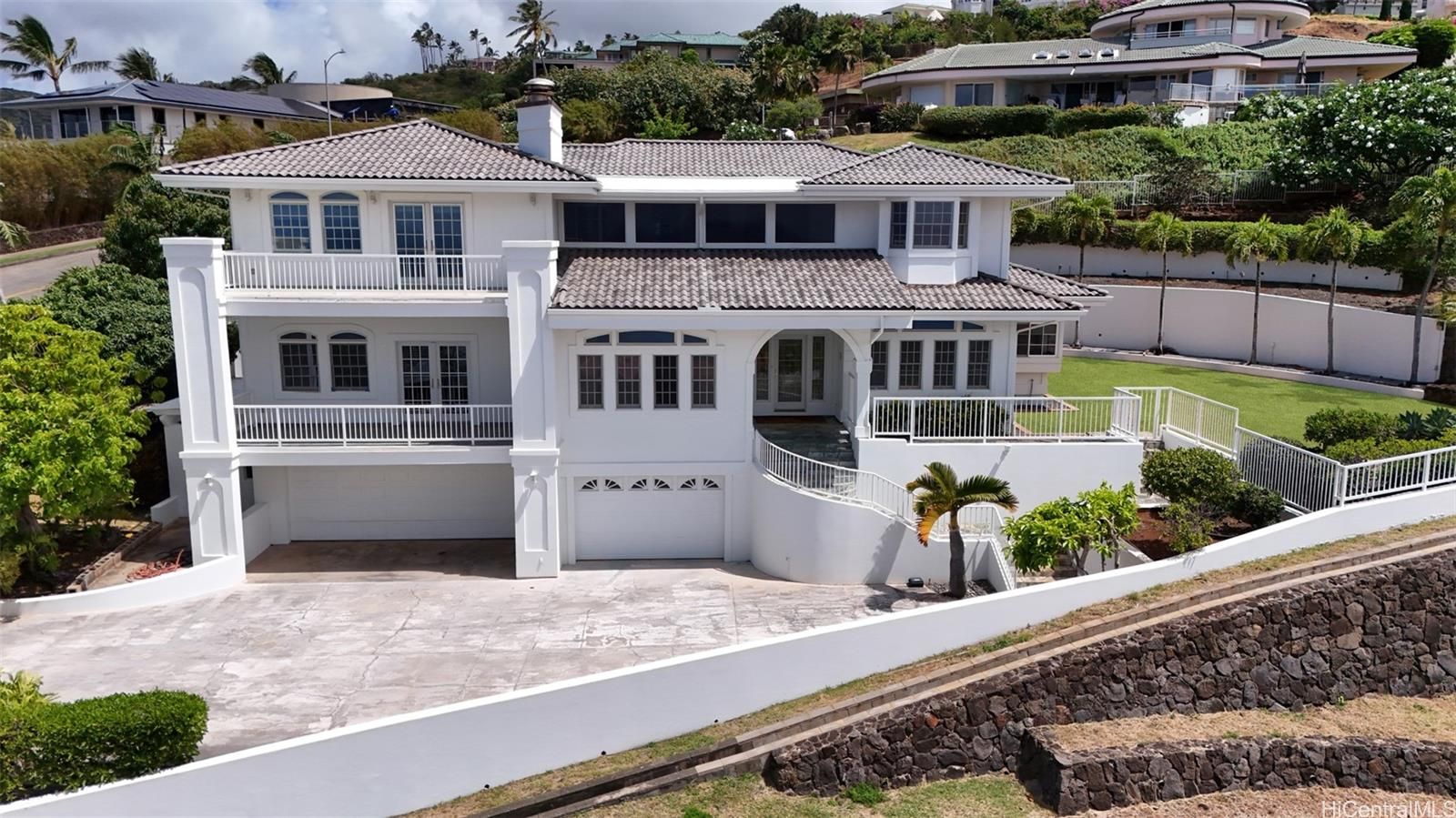 399 Puuikena Dr , Honolulu, HI, 96821 in HAWAII LOA RIDGE