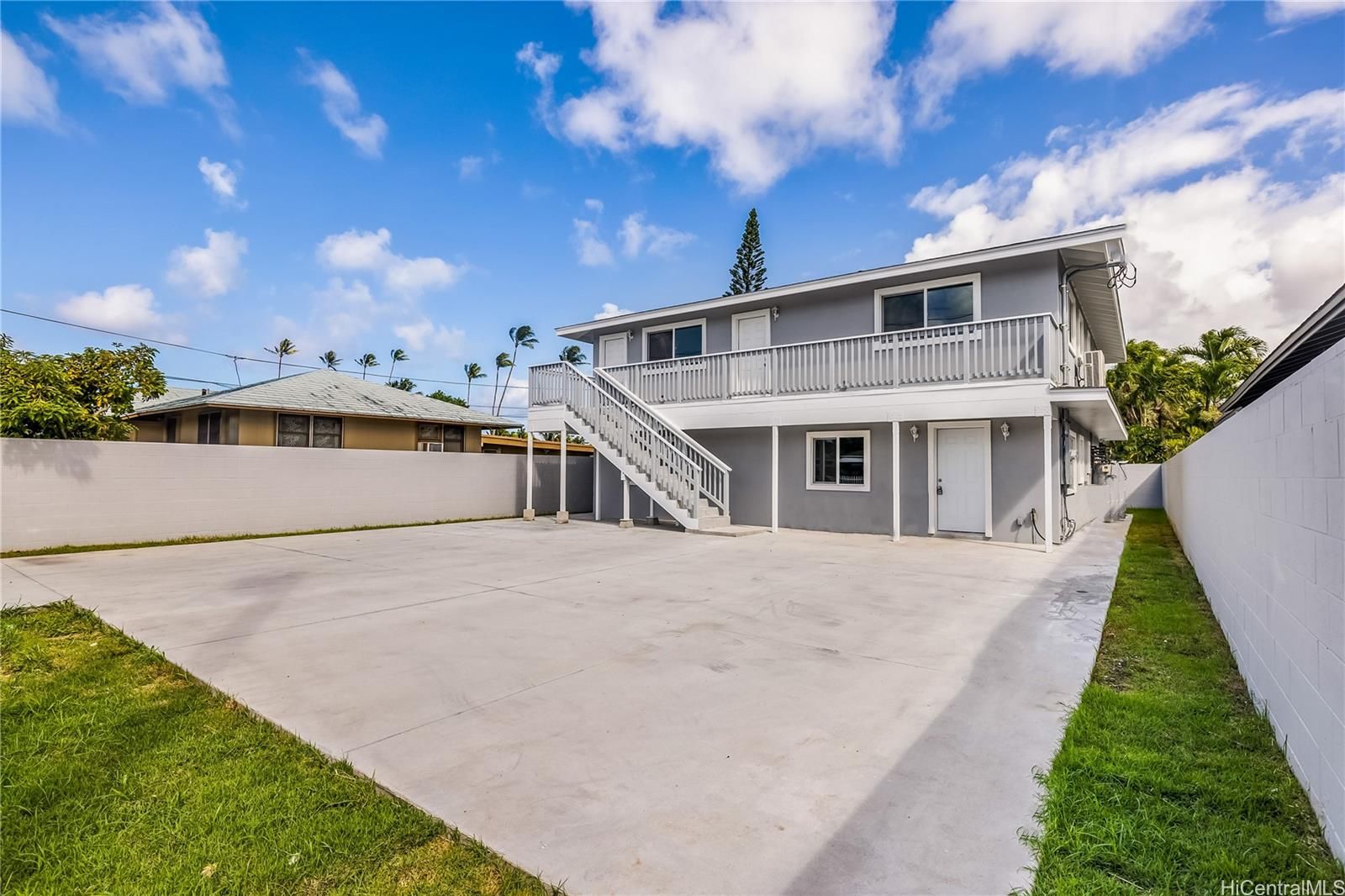 609 Olomana St , Kailua, HI, 96734 in COCONUT GROVE