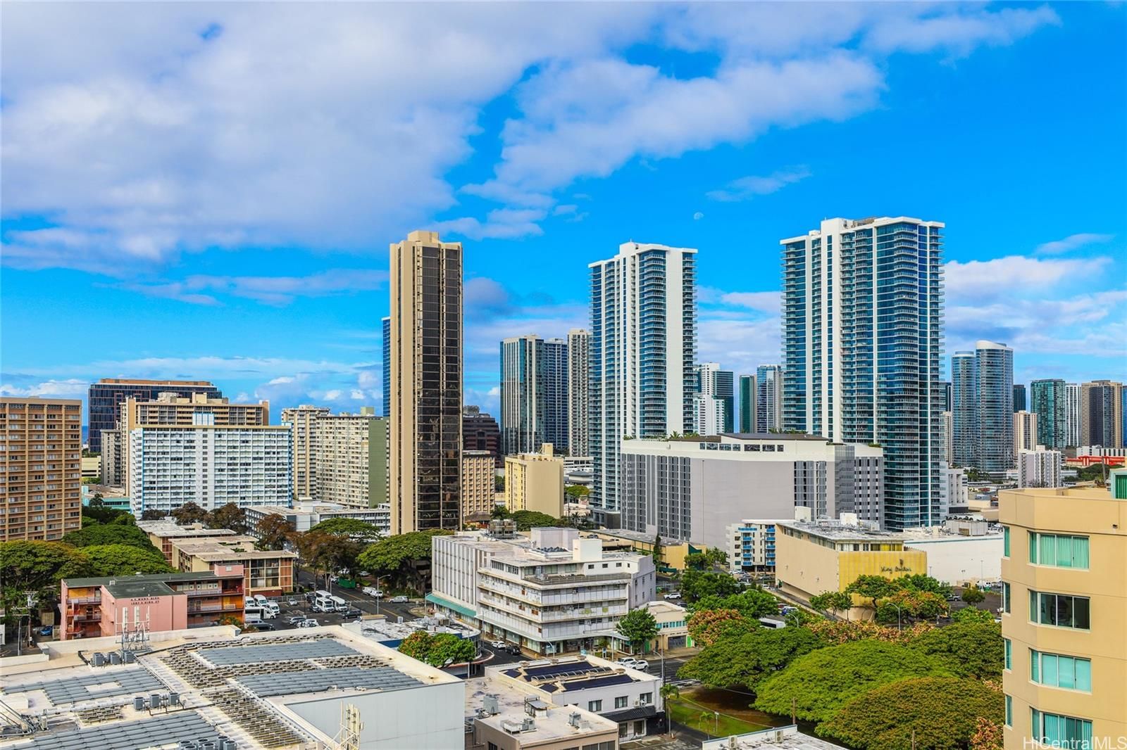 Holomua Unit 1701 in PUNAHOU