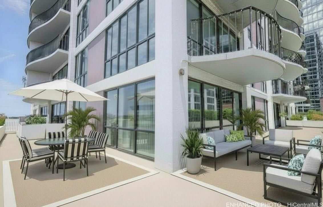 Harbor Square Unit 706 in DOWNTOWN