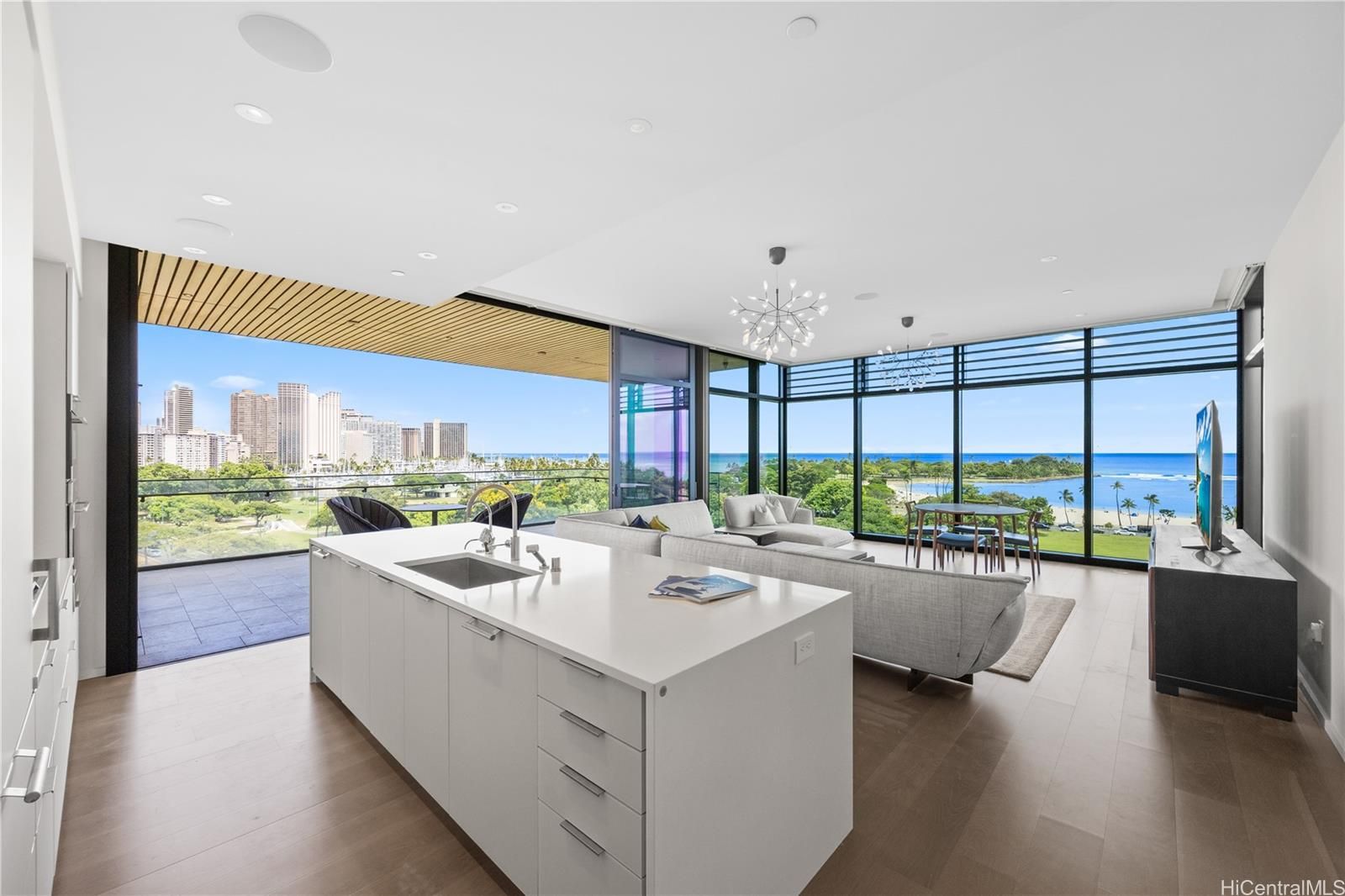 Park Lane Unit 6700 in ALA MOANA
