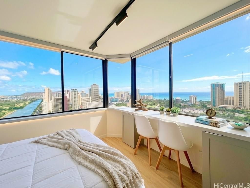 Hawaiian Monarch Unit 3303 in WAIKIKI