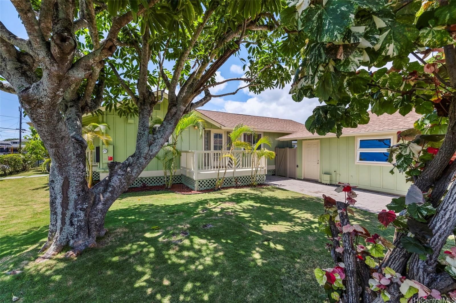 701 Kihapai St , Kailua, HI, 96734 in COCONUT GROVE