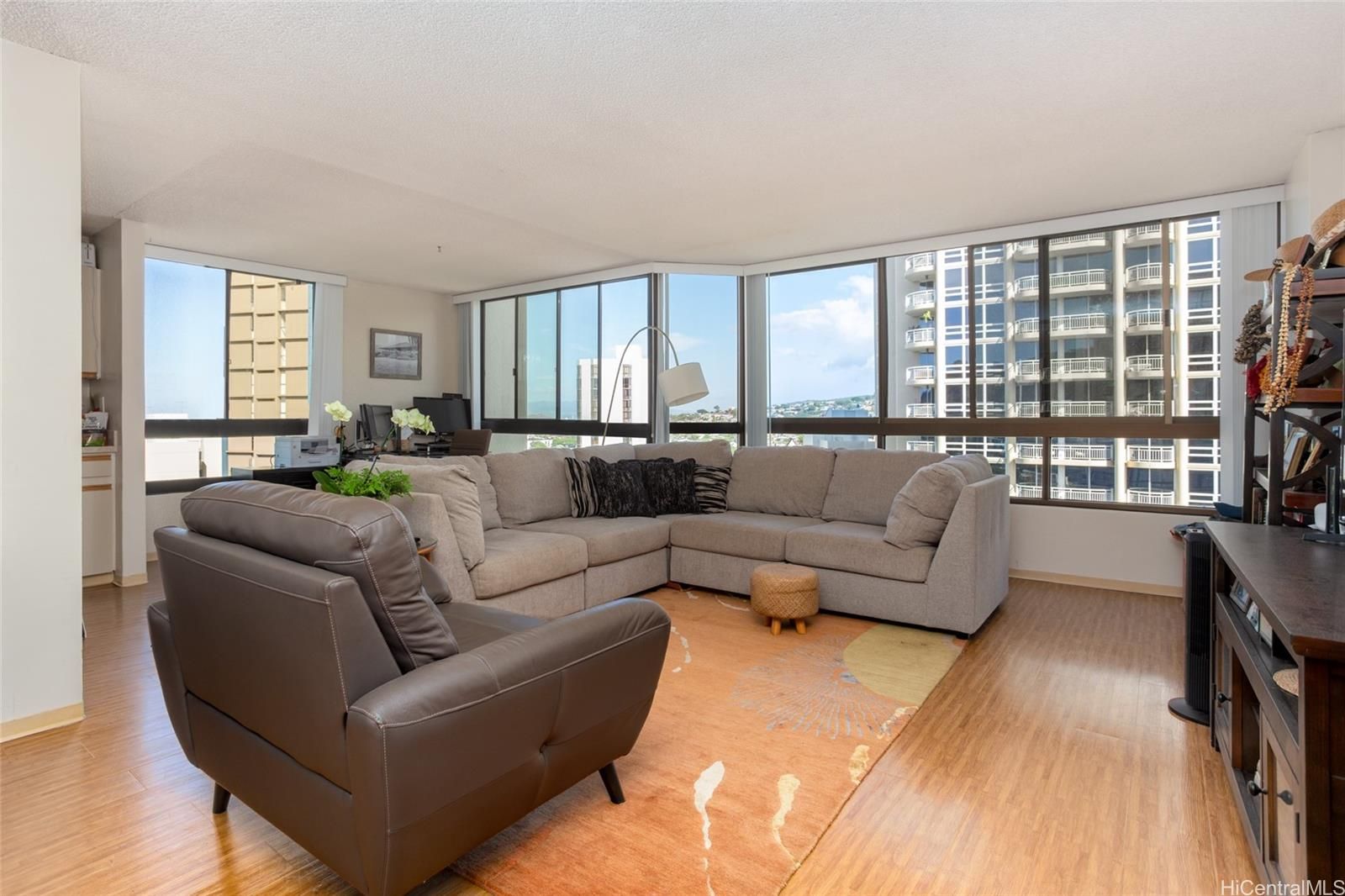 Nuuanu Brookside Unit 1807 in NUUANU-LOWER