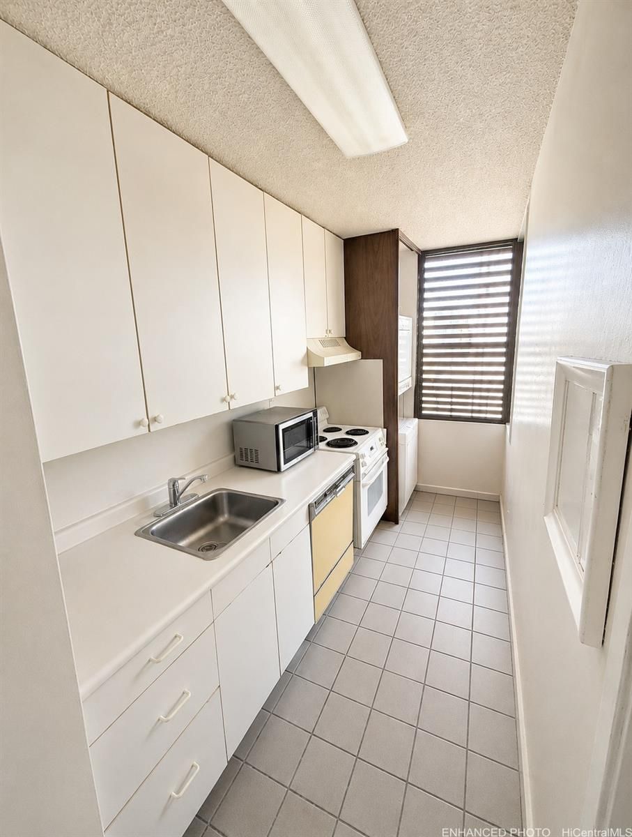 Camelot Unit 602 in MAKIKI