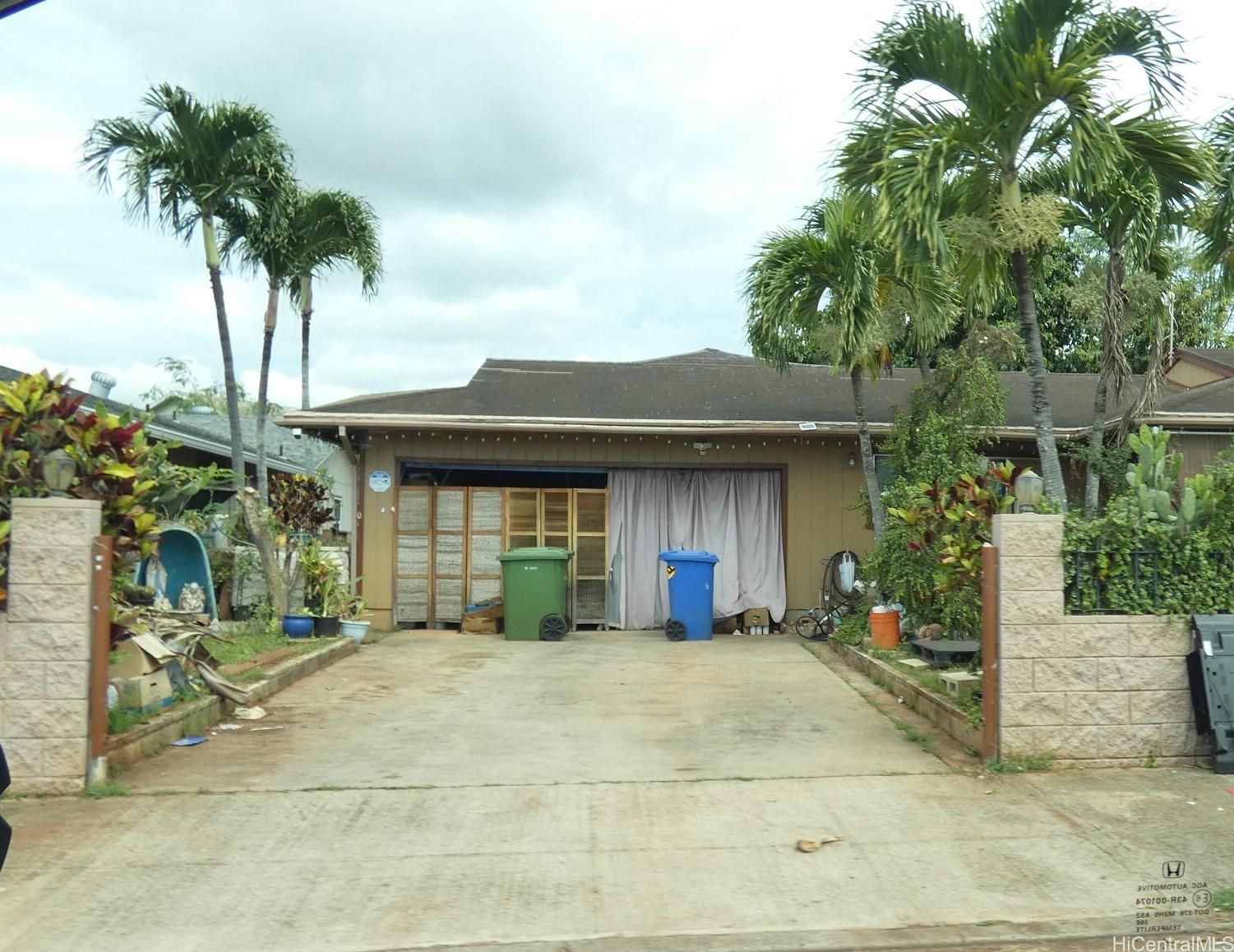 94-858 Kaaholo St , Waipahu, HI, 96797 in VILLAGE PARK