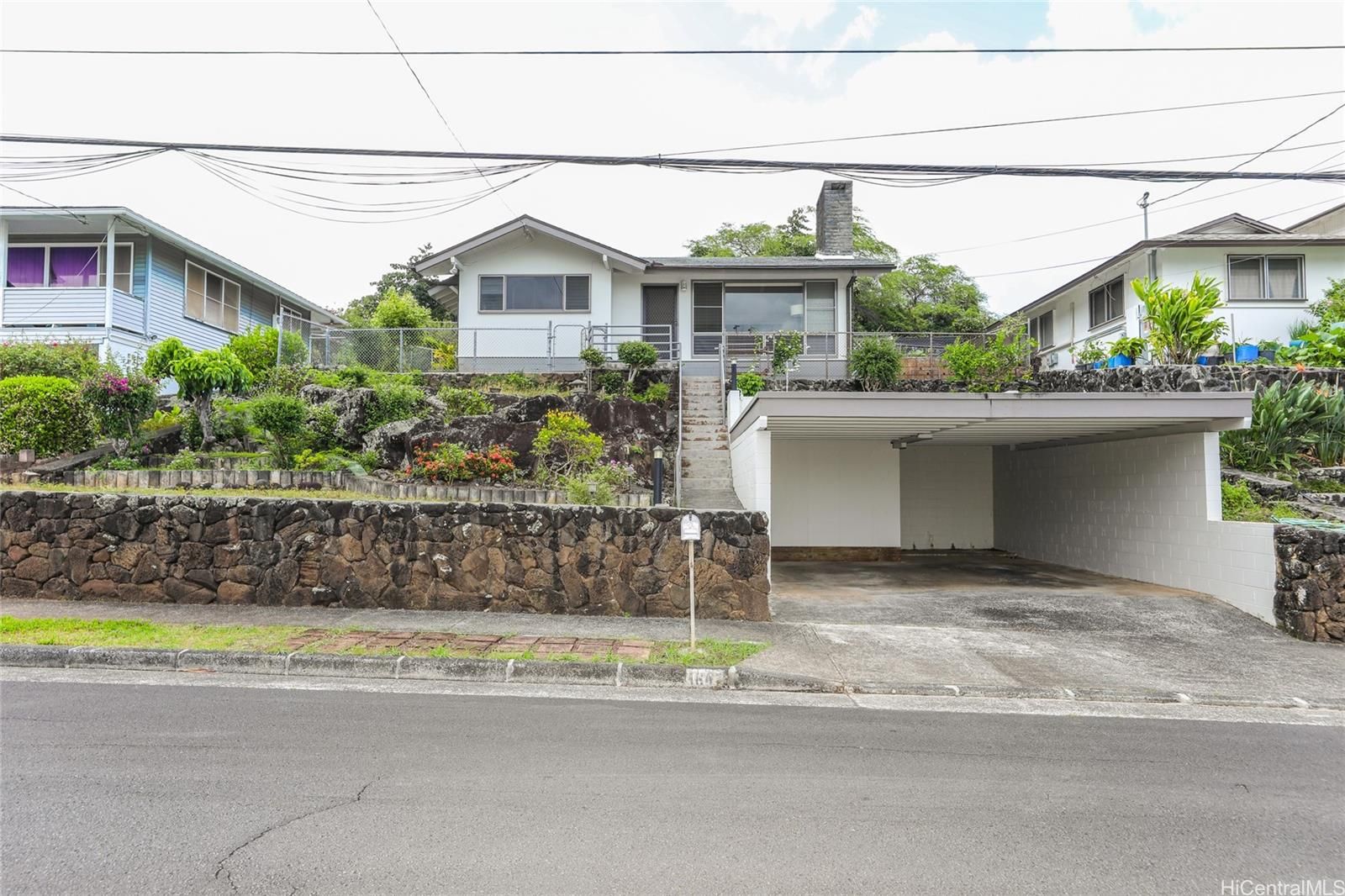 1647 Ala Amoamo St , Honolulu, HI, 96819 in MOANALUA GARDENS