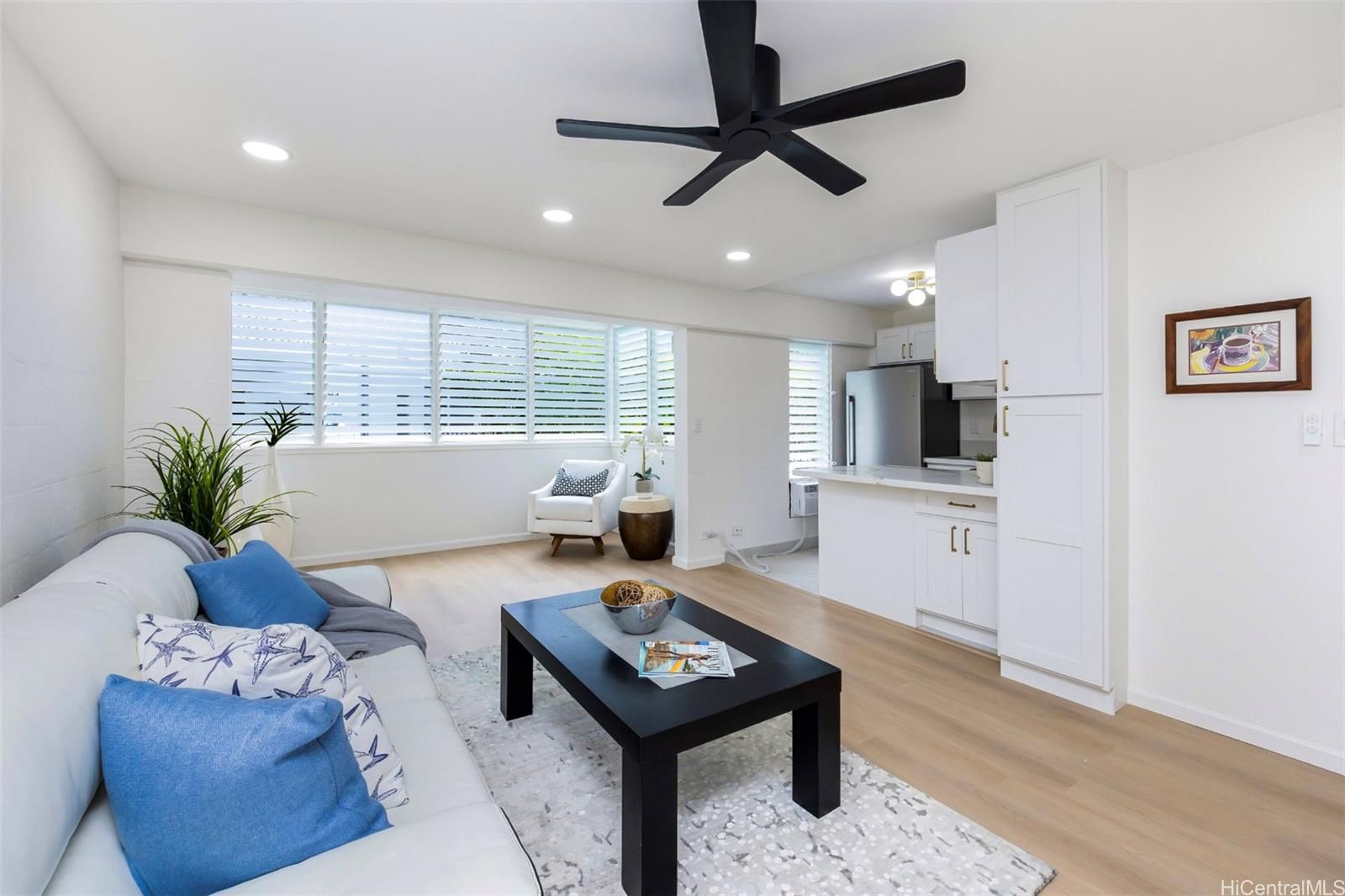 Diamond Head Plaza Unit 105 in DIAMOND HEAD