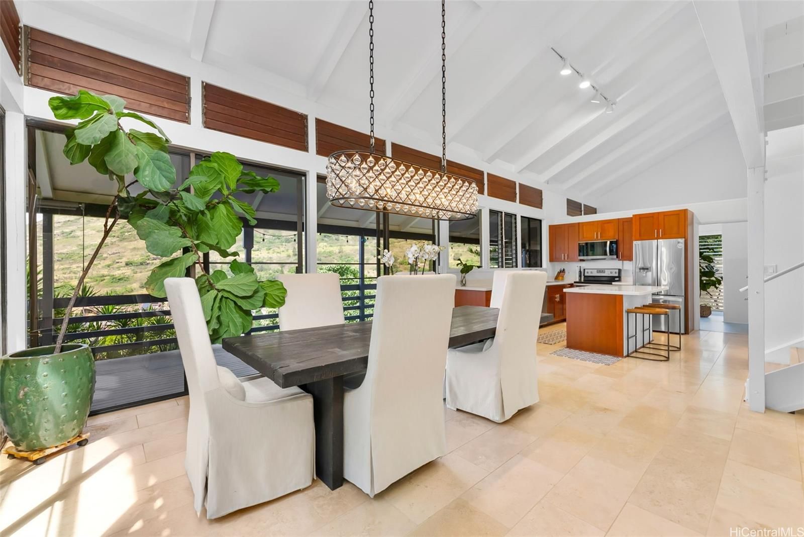 864 Nana Honua St , Honolulu, HI, 96825 in HAHAIONE-UPPER