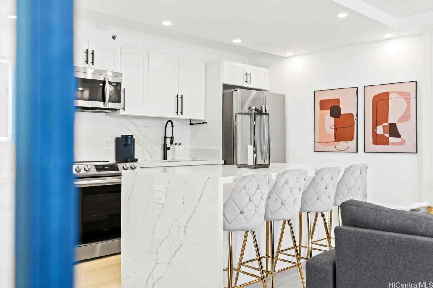 Waikiki Banyan Unit 1610 in WAIKIKI