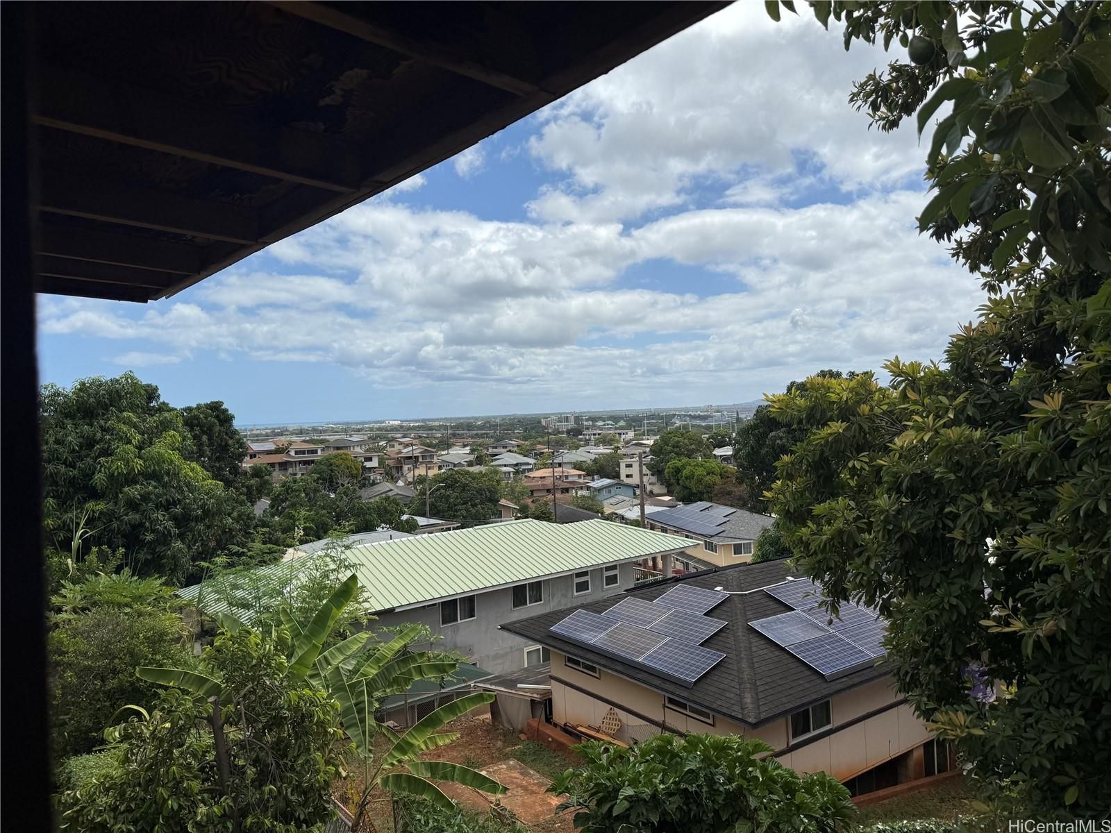 1358 Wanaka St , Honolulu, HI, 96818 in ALIAMANU