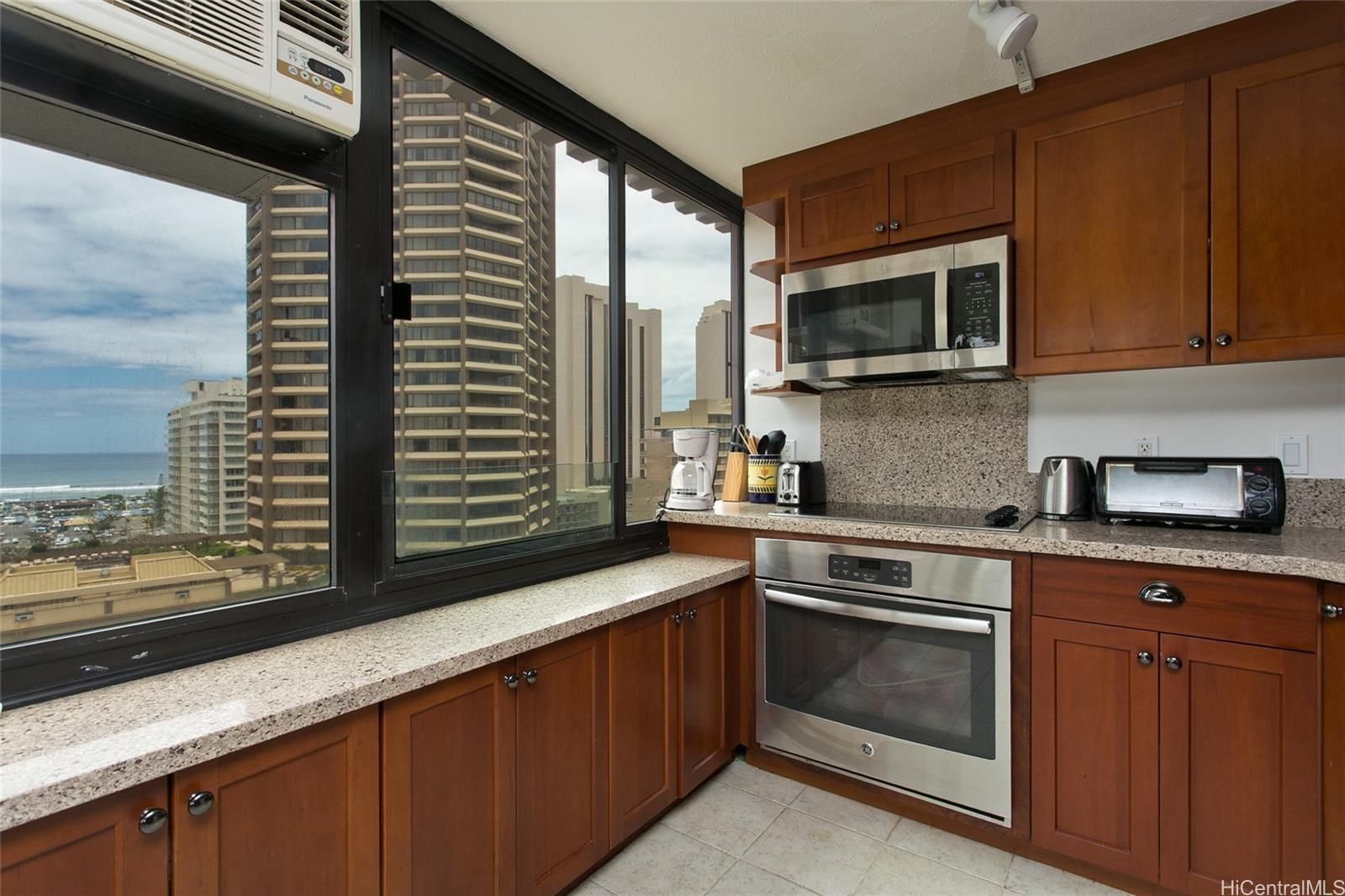 Windsor Unit 1603 in WAIKIKI