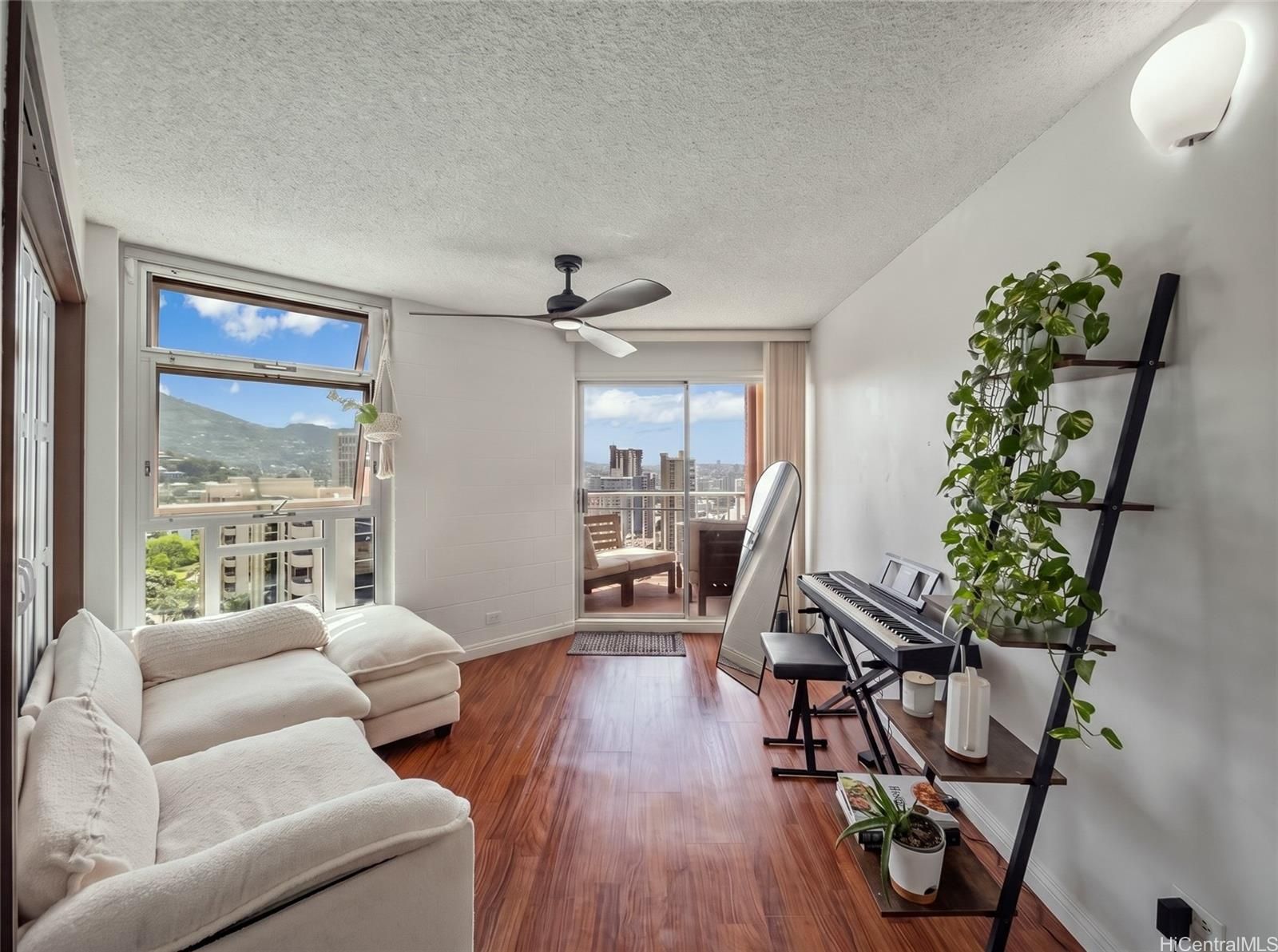 Maunaihi Terrace Unit 801 in PUNCHBOWL AREA