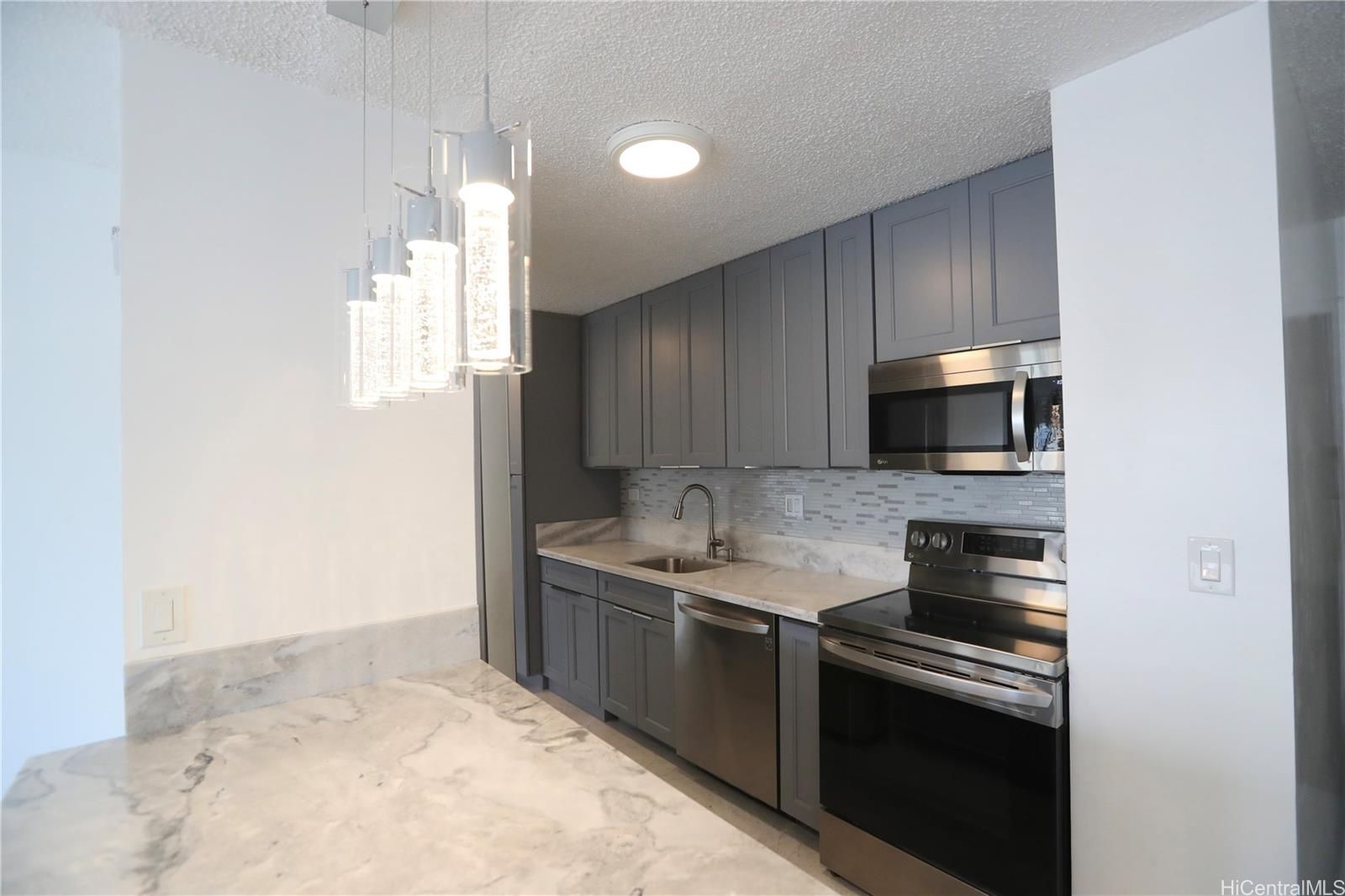 Governor Cleghorn Unit 1506 in WAIKIKI