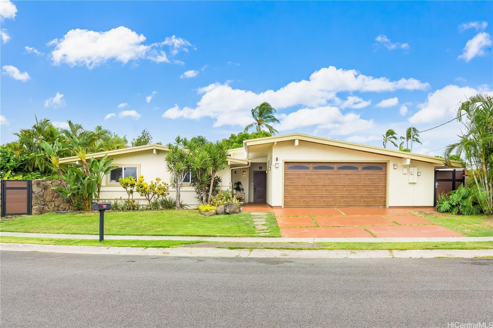 823 Halula Pl , Kailua, HI, 96734 in ENCHANTED LAKE