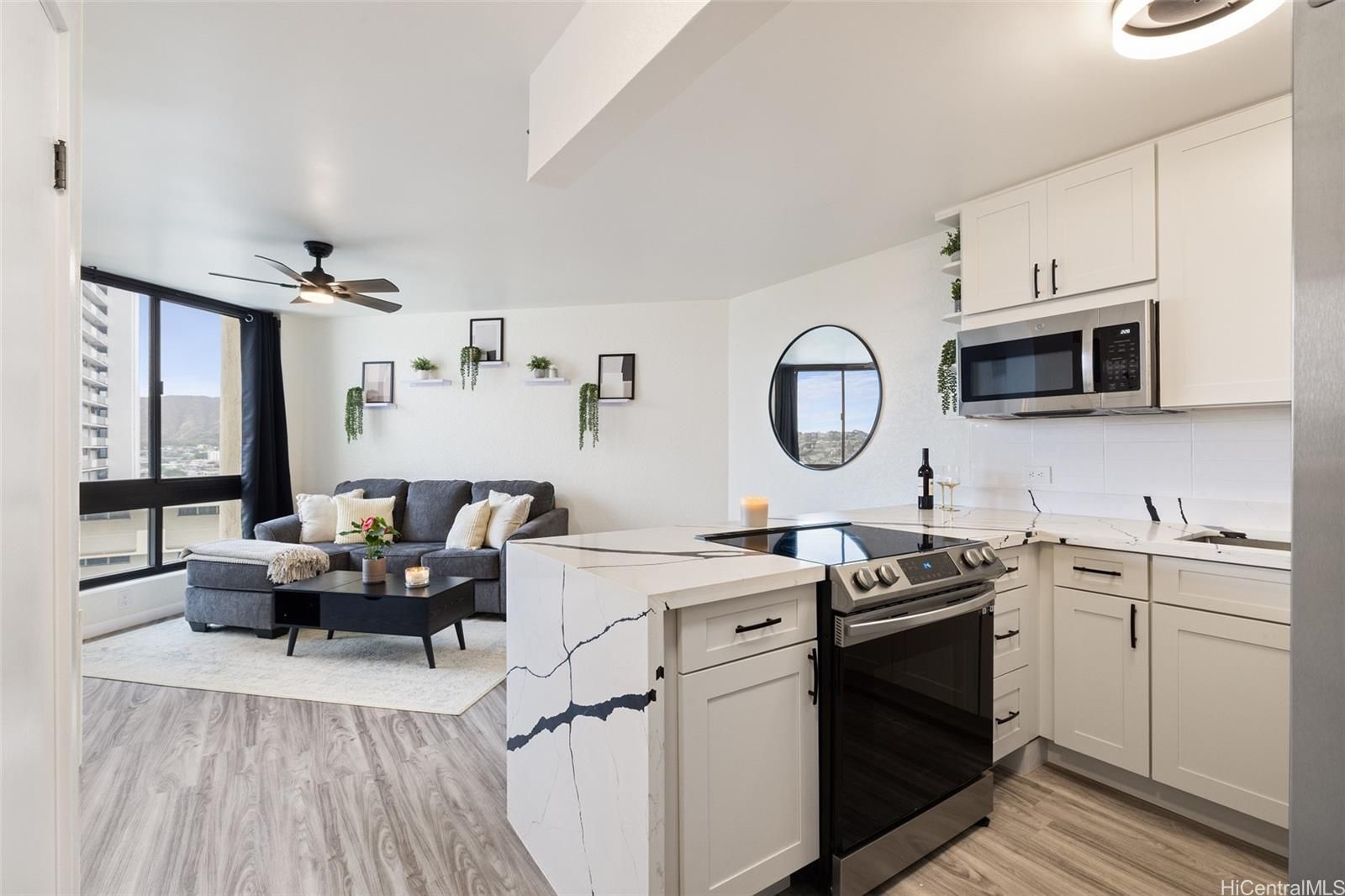 Liliuokalani Gardens Unit 1413 in WAIKIKI
