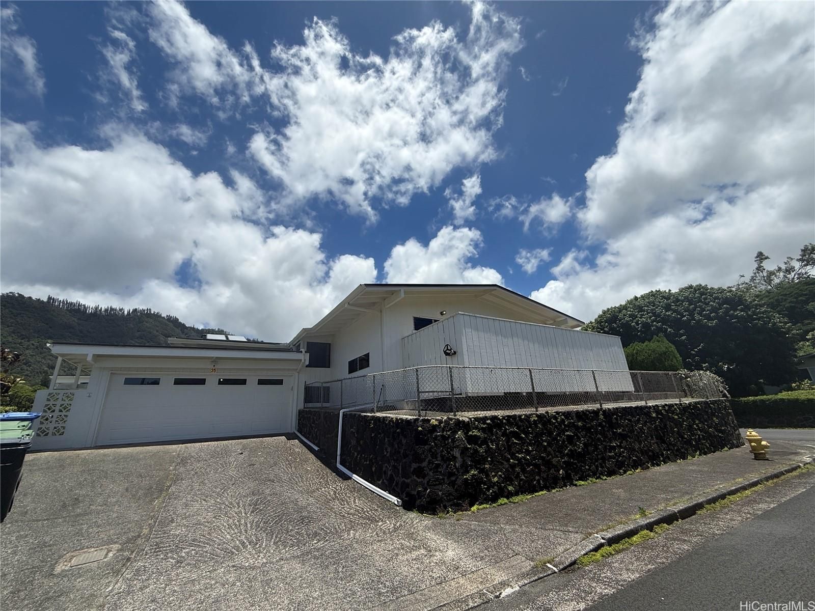 35 Country Club Rd #Main House, Honolulu, HI, 96817 in OAHU CC
