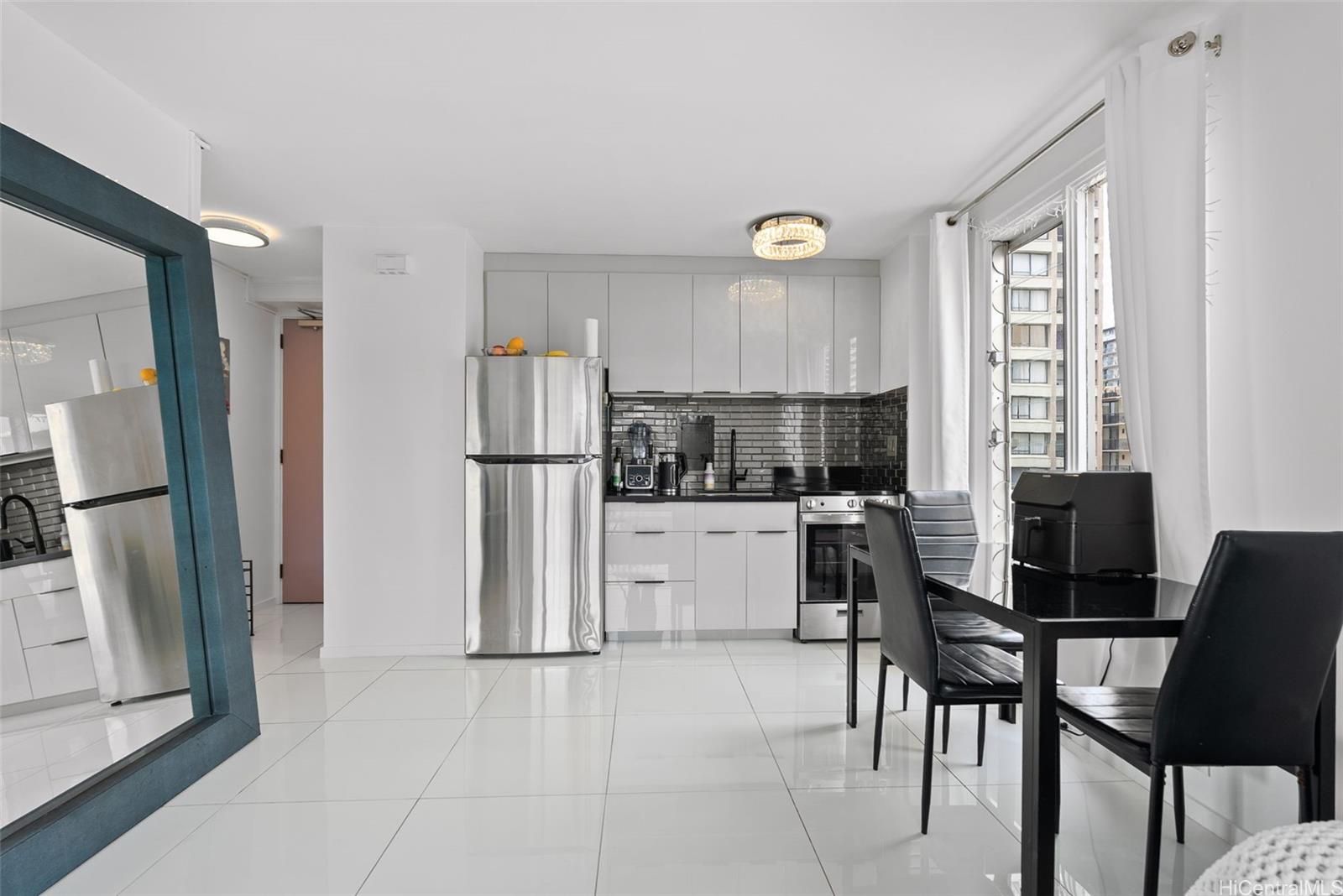Rosalei Ltd Unit 704 in WAIKIKI
