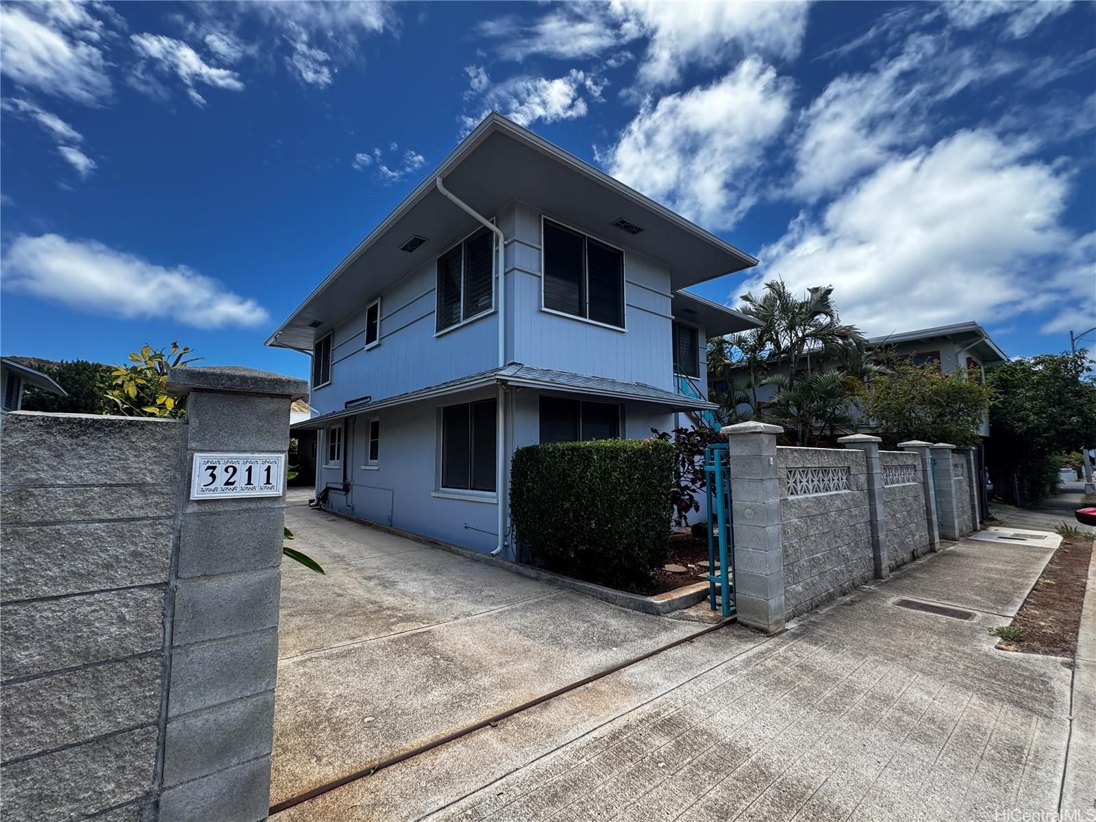 3211 Francis St #Downstairs, Honolulu, HI, 96815 in KAPAHULU