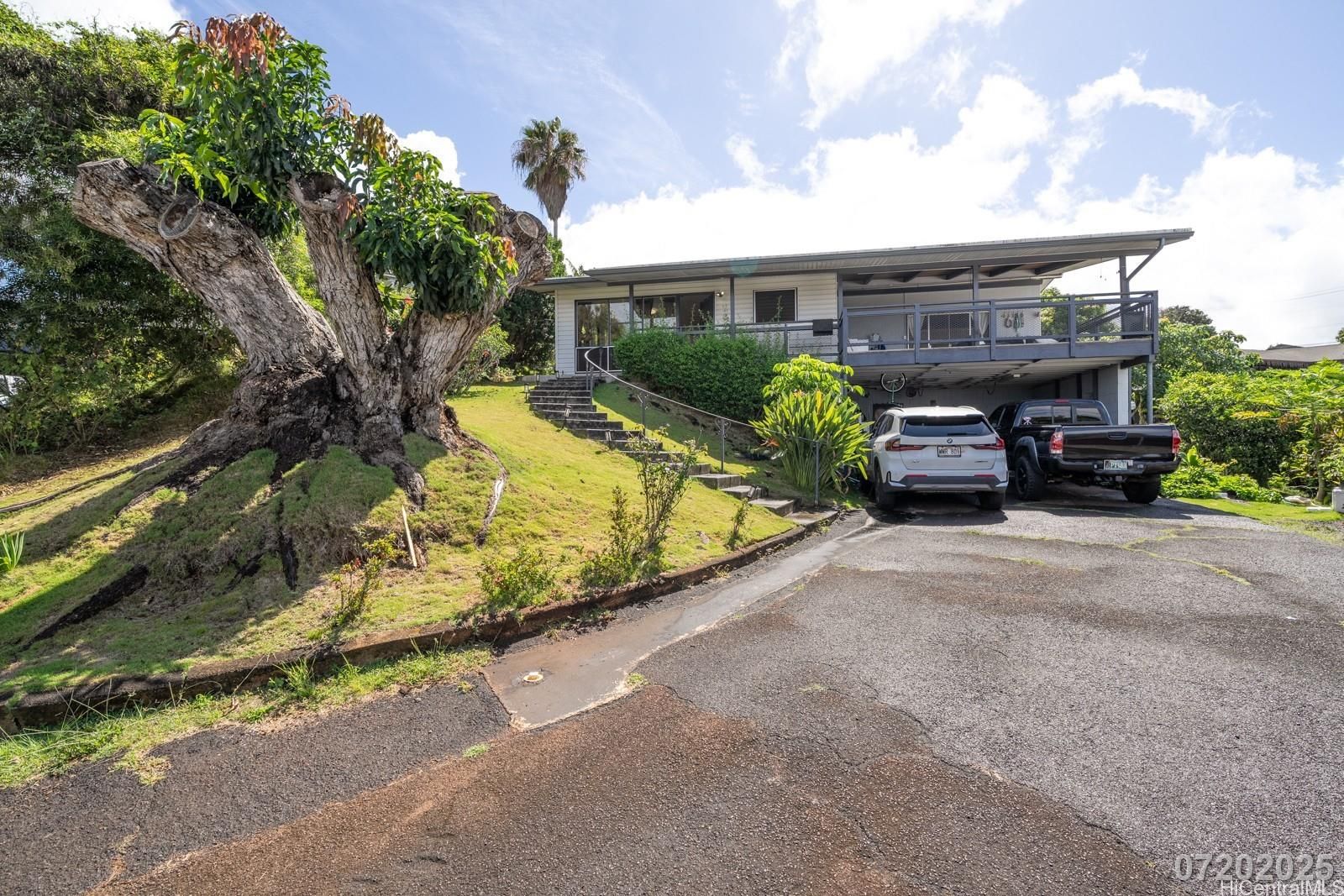 99-1061 Manako Pl #Main House, Aiea, HI, 96701 in AIEA HEIGHTS