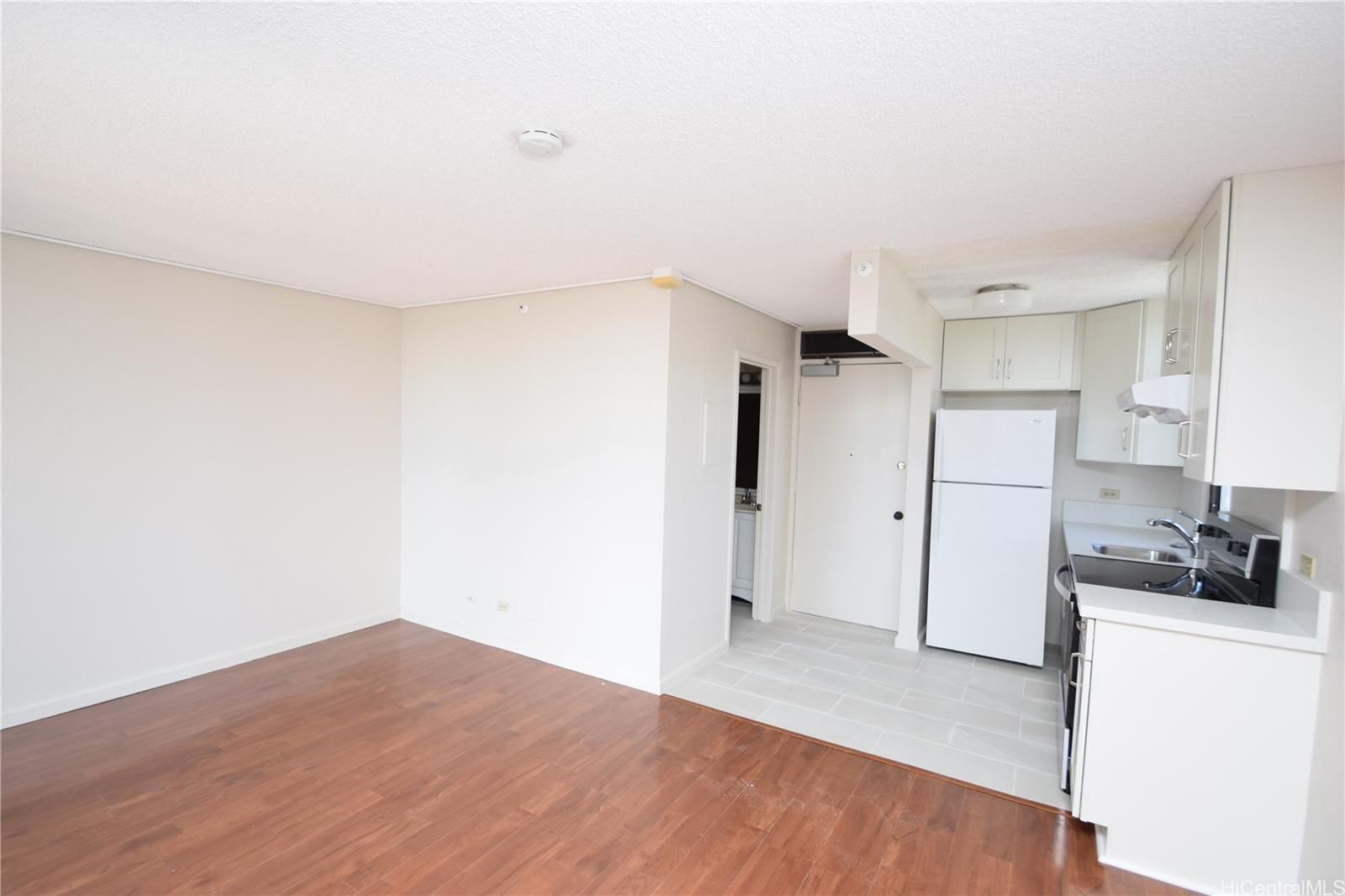 Twenty One Hundred Unit 1907 in MOILIILI