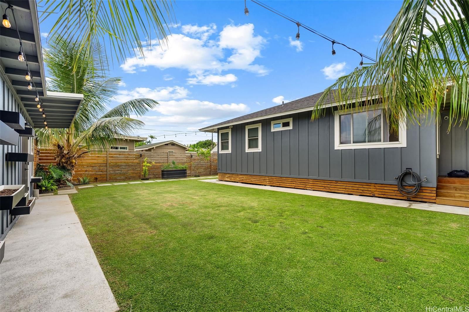 427 Kawainui St #B, Kailua, HI, 96734 in COCONUT GROVE