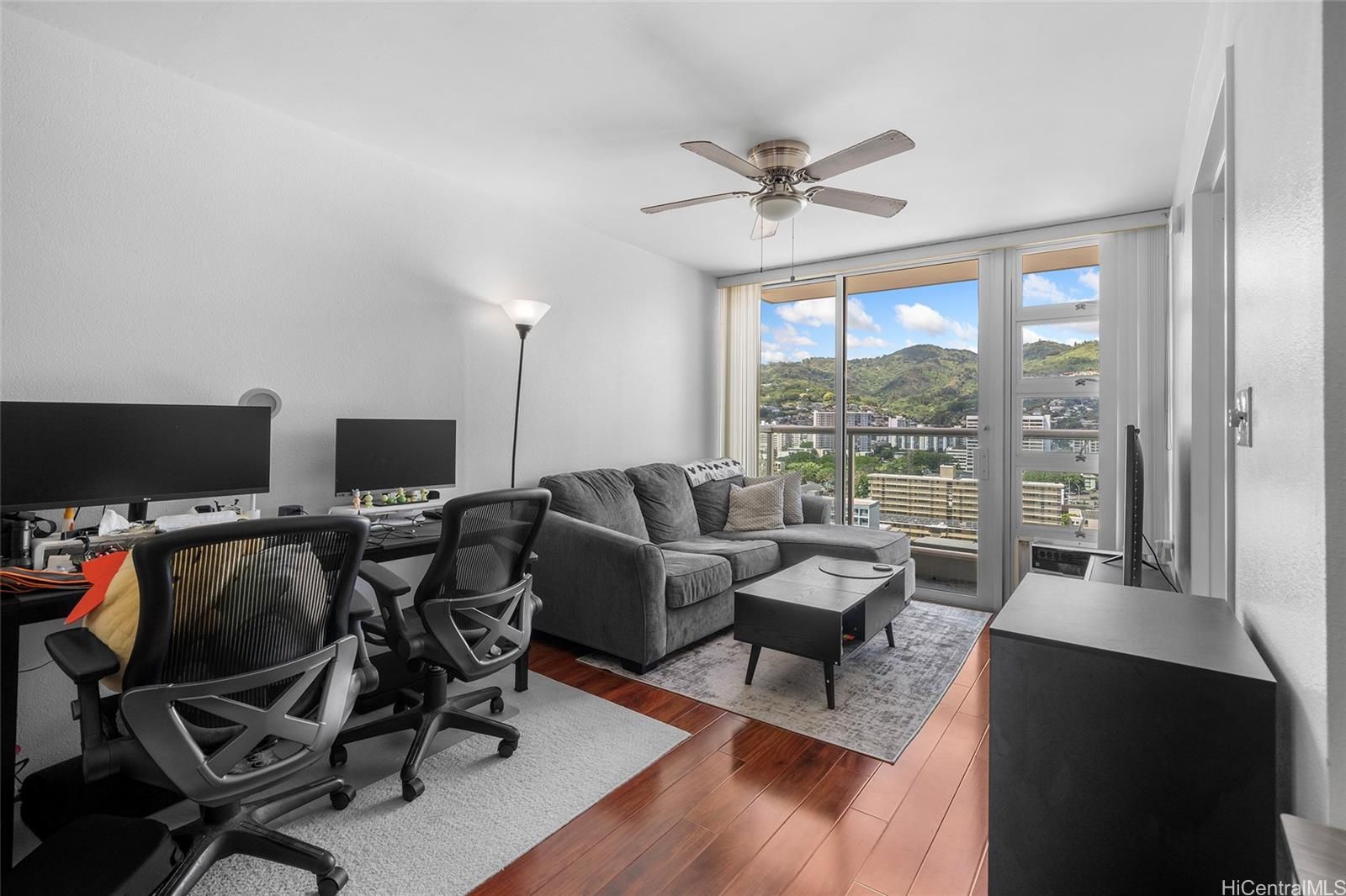 1448 Young Unit 1810 in MAKIKI AREA