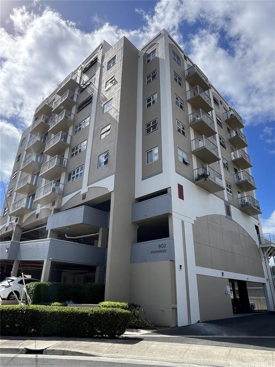 802 Punahou Unit 706 in PAWAA