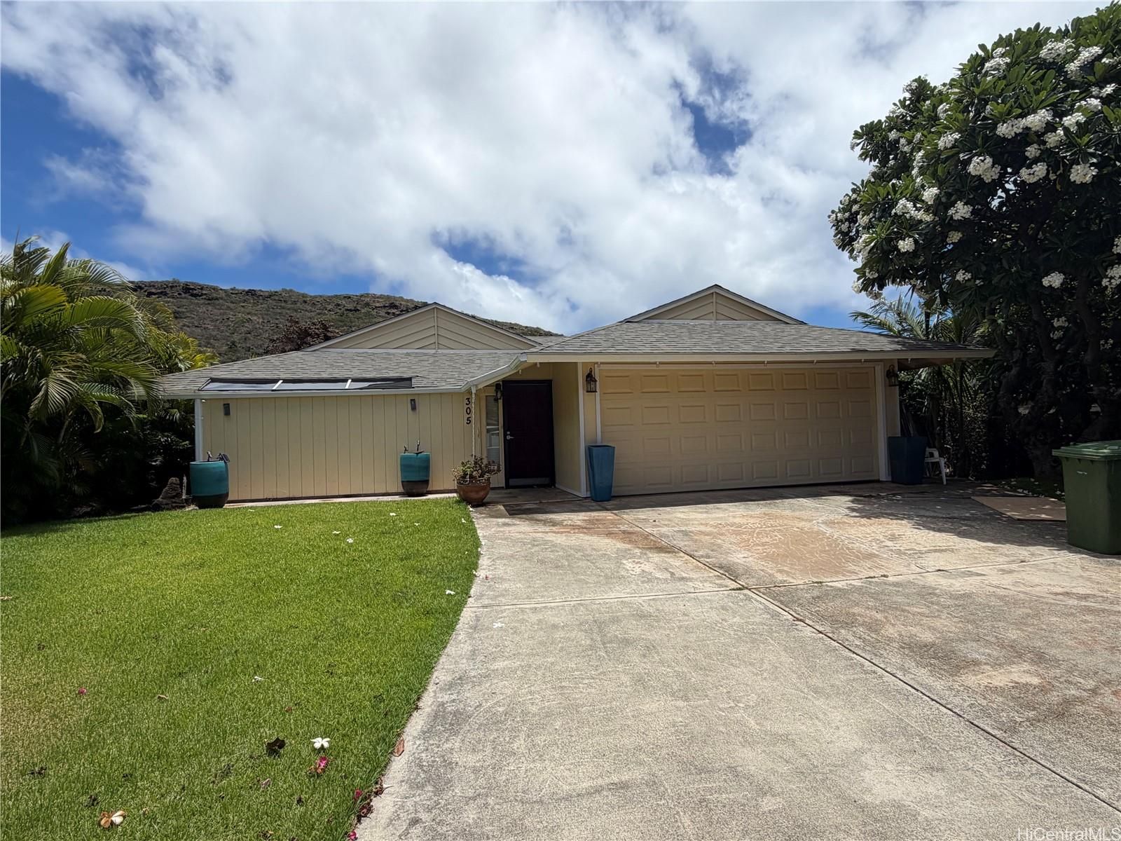 305 Halaki St , Honolulu, HI, 96821 in NIU VALLEY