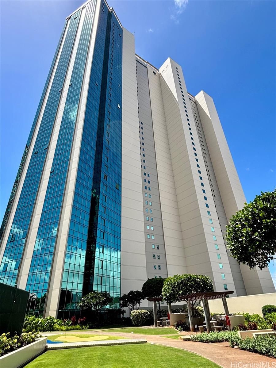 Koolani Unit 604 in KAKAAKO
