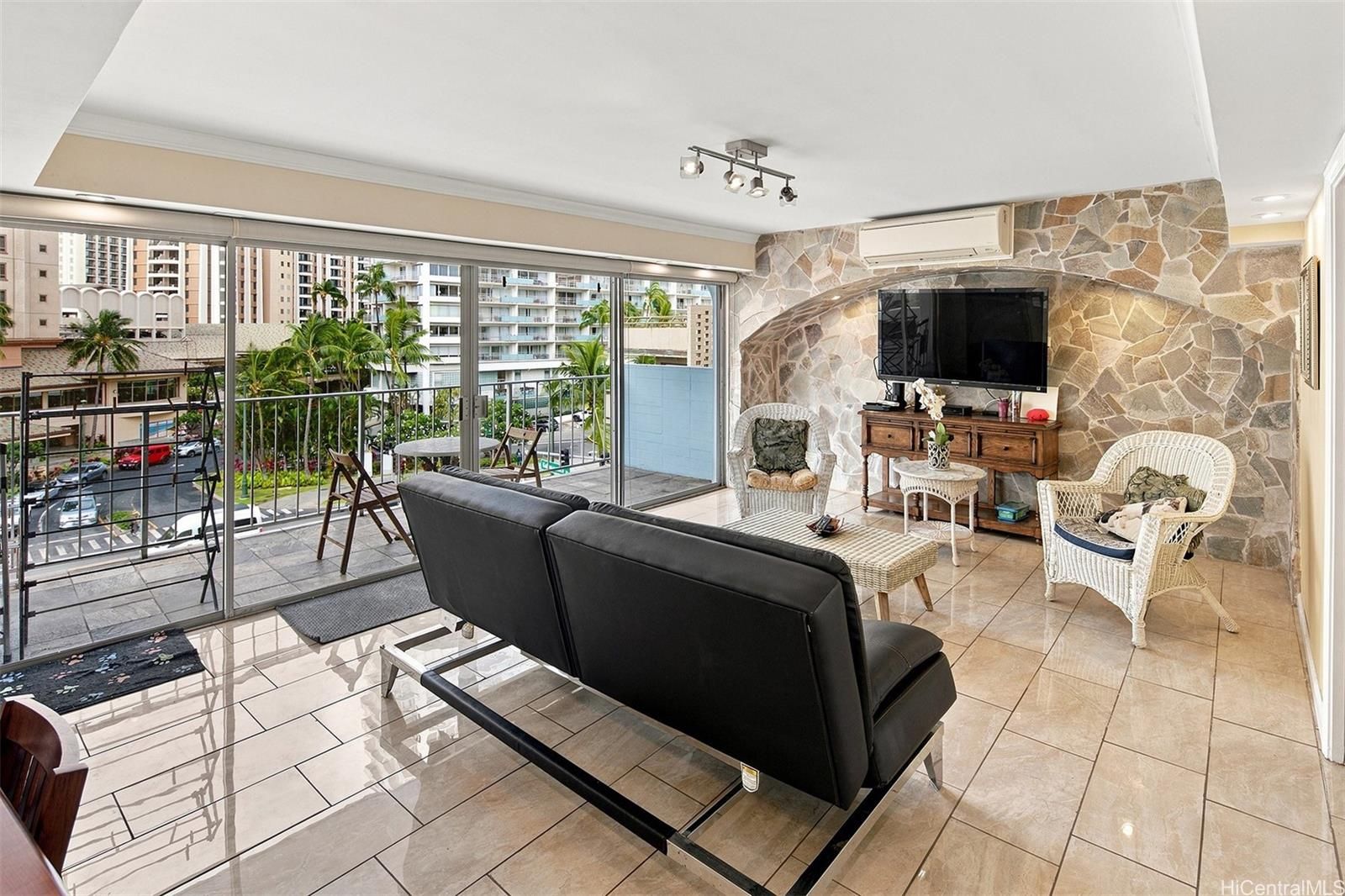 Pomaikai Unit 6B in WAIKIKI