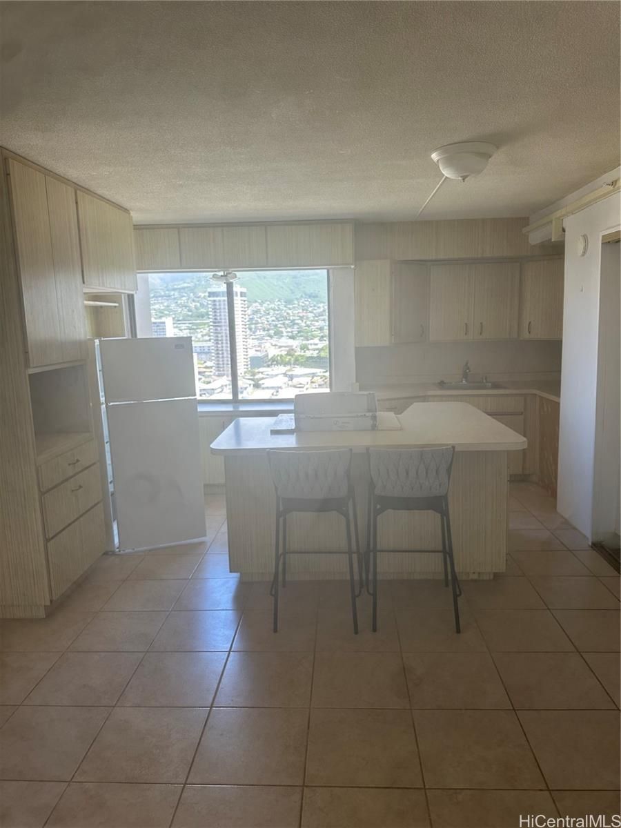 2333 Kapiolani Blvd #1517, Honolulu, HI, 96826 in KAPIOLANI