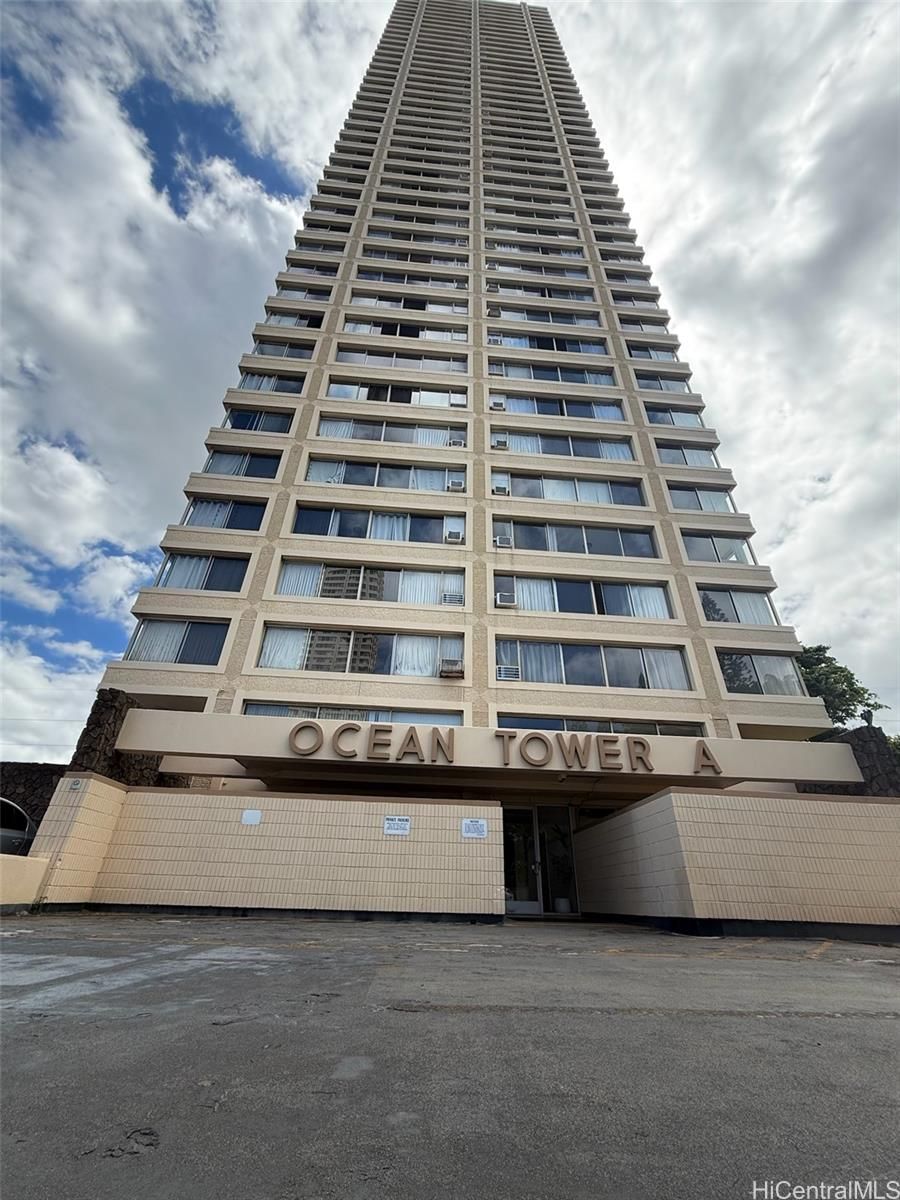 Century Park Plaza Unit 3903A in MANANA