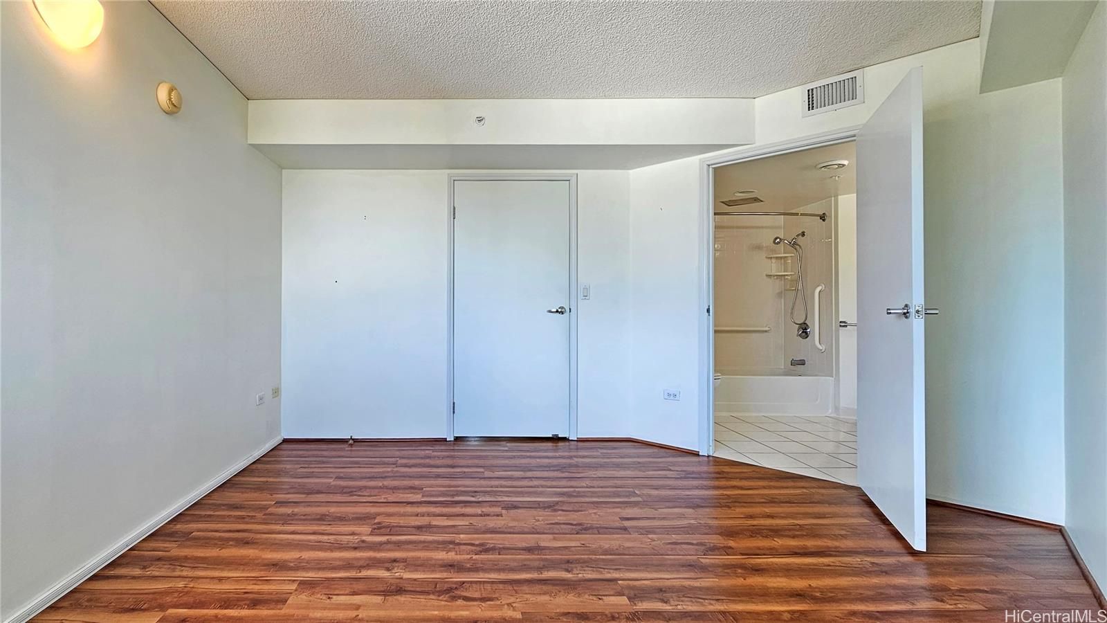 1314 Kalakaua Ave #802, Honolulu, HI, 96826 in MAKIKI AREA